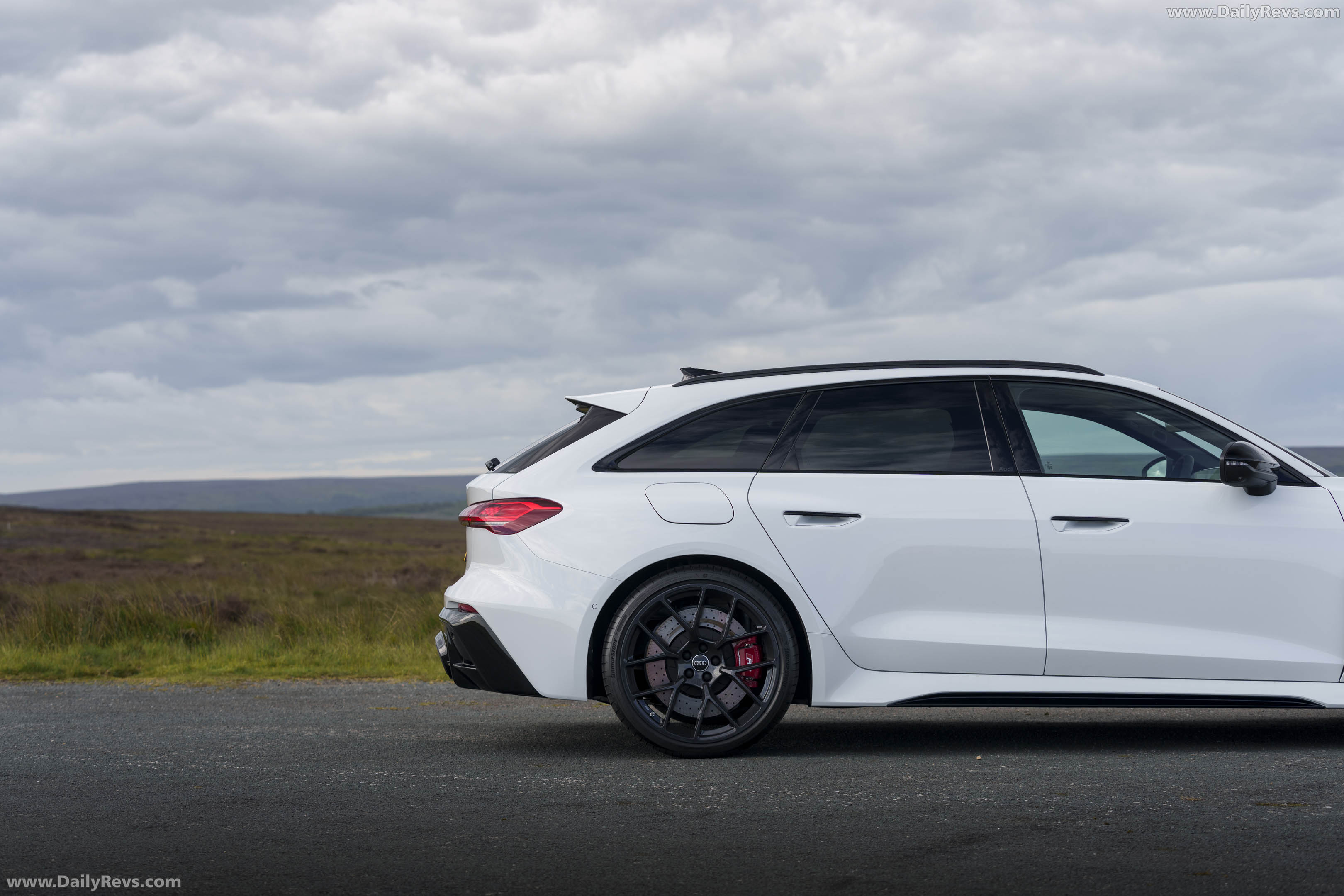 2027 Audi RS 5 Avant B10 UK Version Exterior
