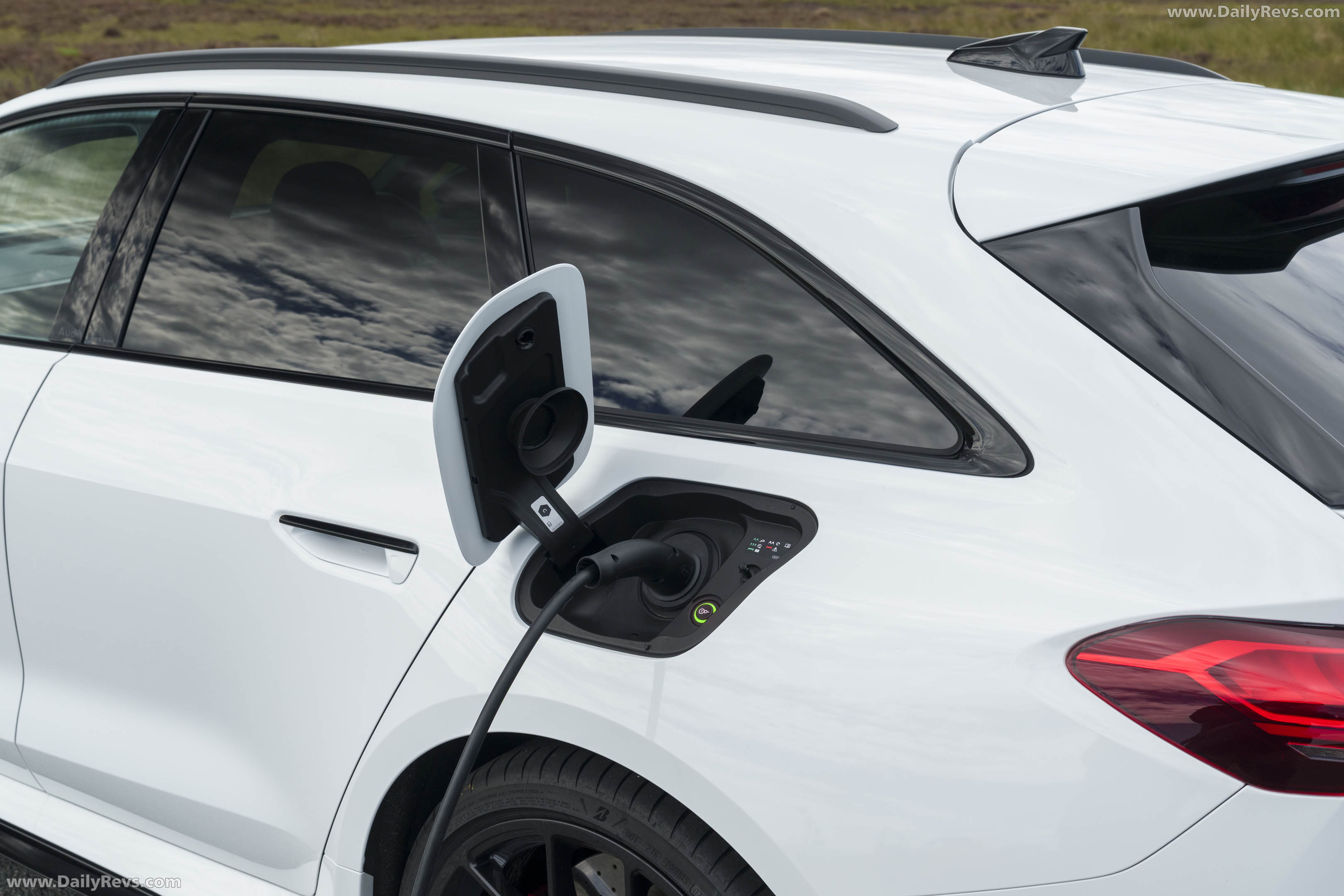 2027 Audi RS 5 Avant B10 UK Version Exterior