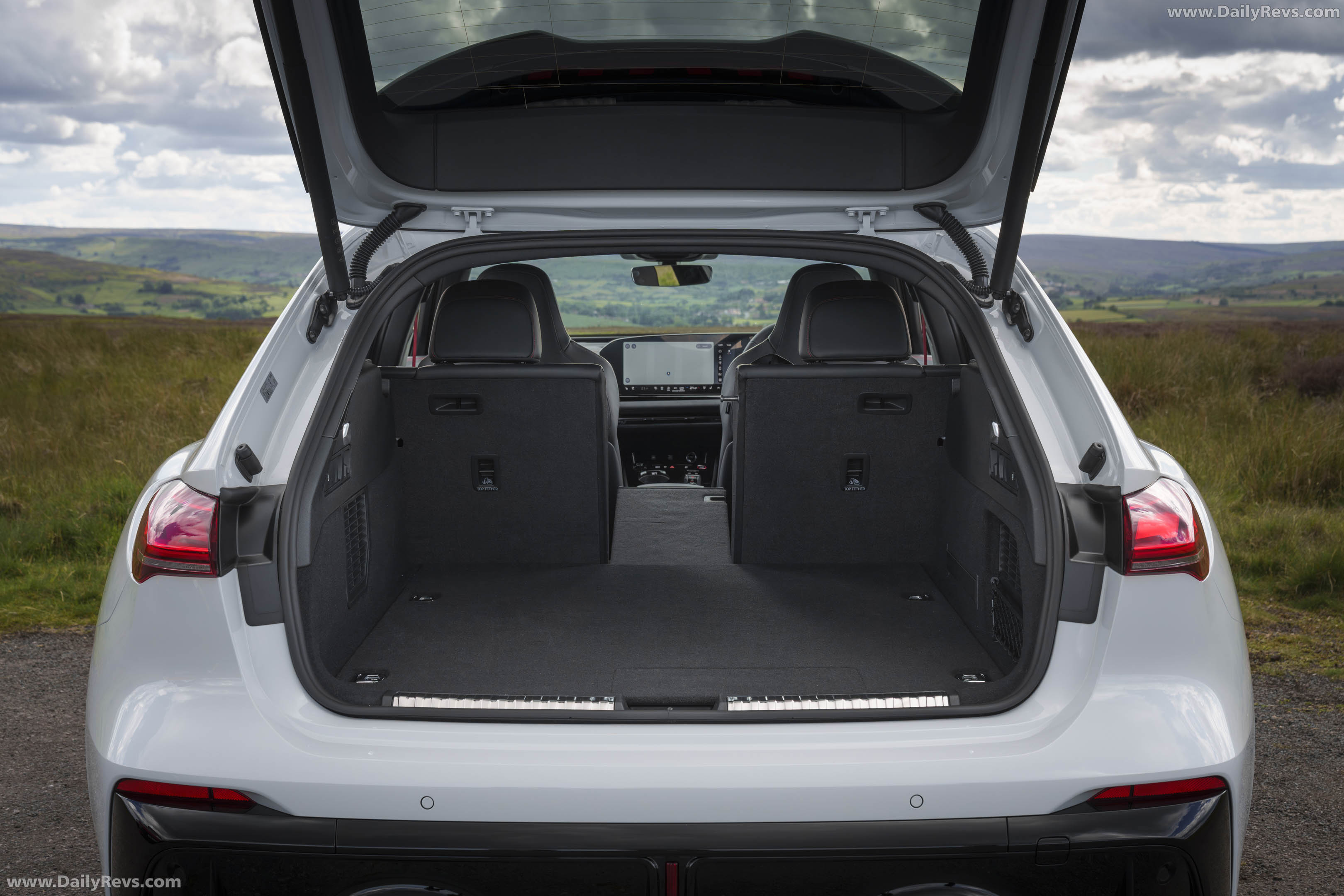2027 Audi RS 5 Avant B10 UK Version Interior
