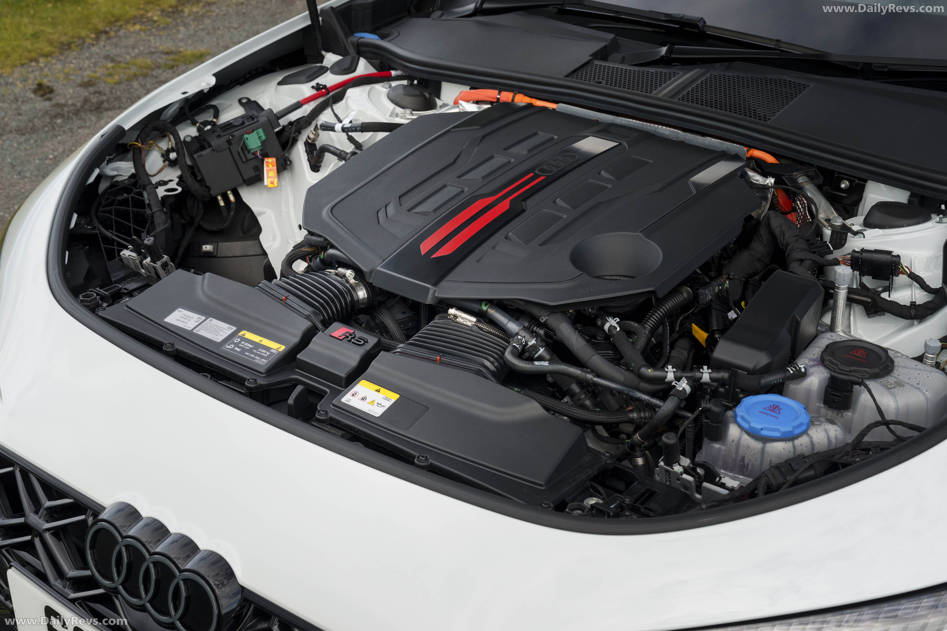 2027 Audi RS 5 Avant B10 UK Version Engine