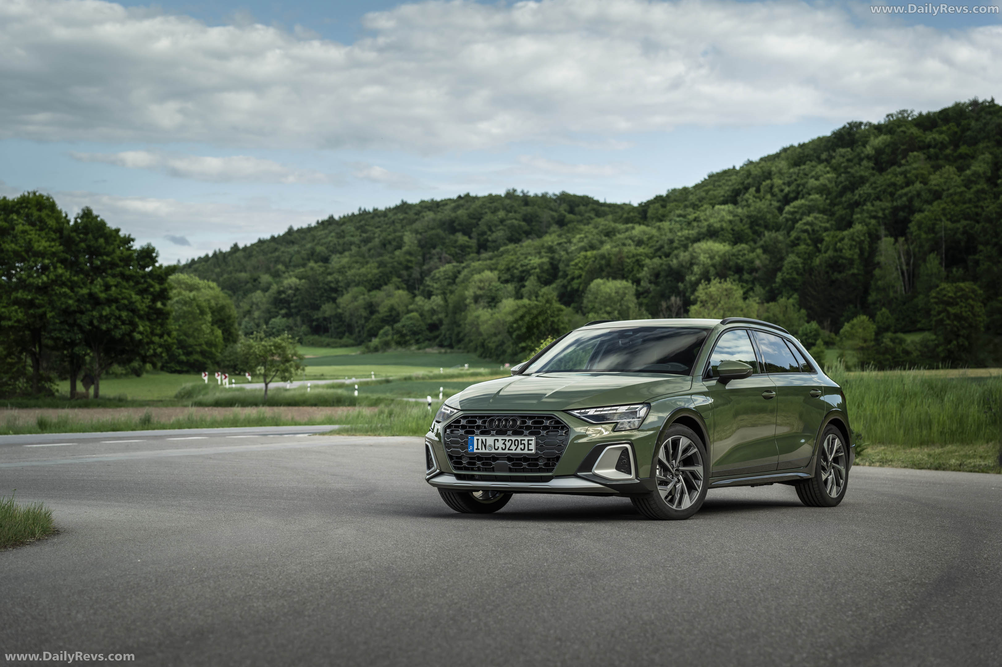2027 Audi A3 allstreet e-hybrid 8Y Front View