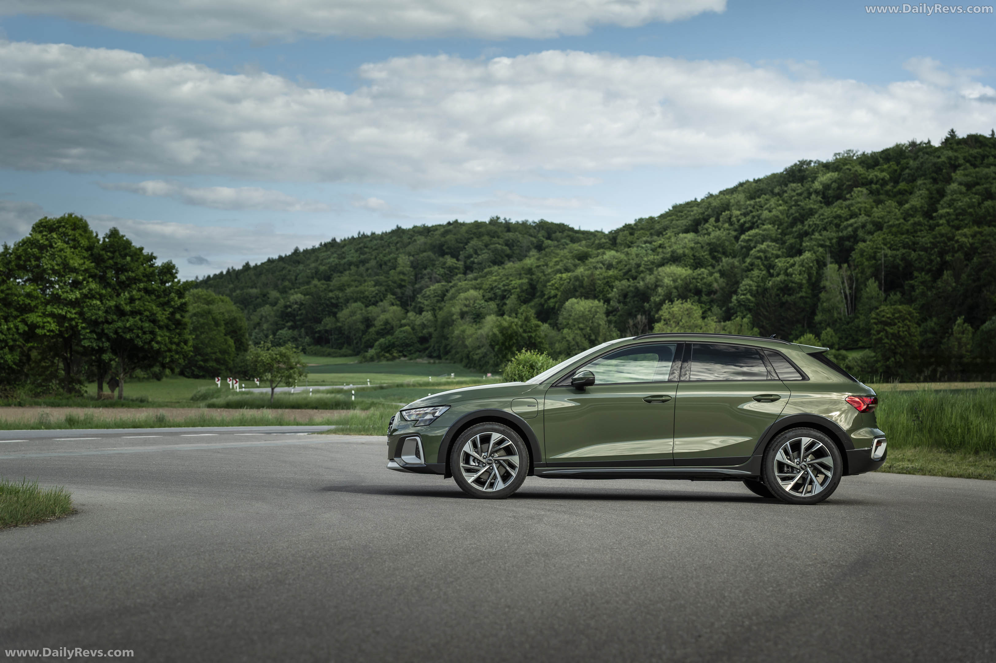 2027 Audi A3 allstreet e-hybrid 8Y Side View