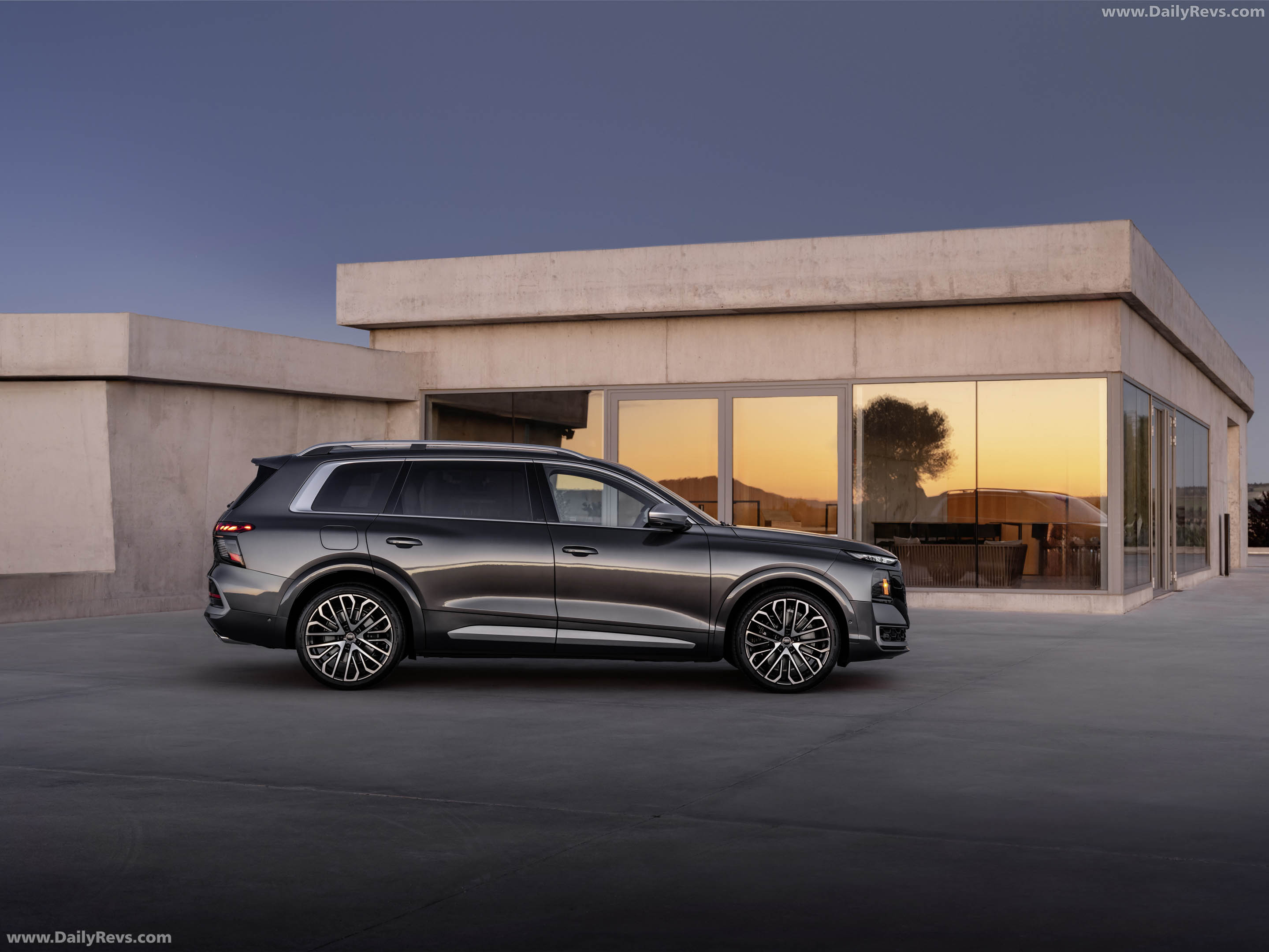 2027 Audi SQ9 Side View