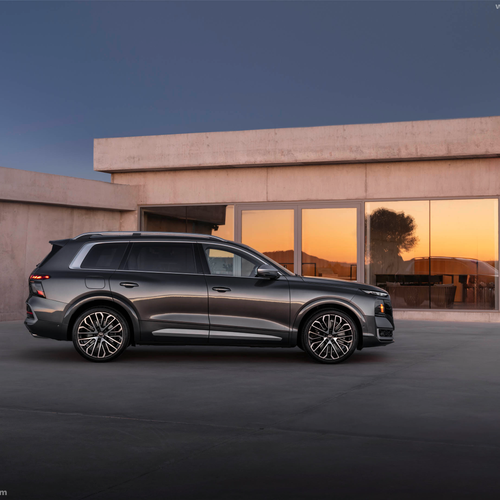 2027 Audi SQ9 Side View