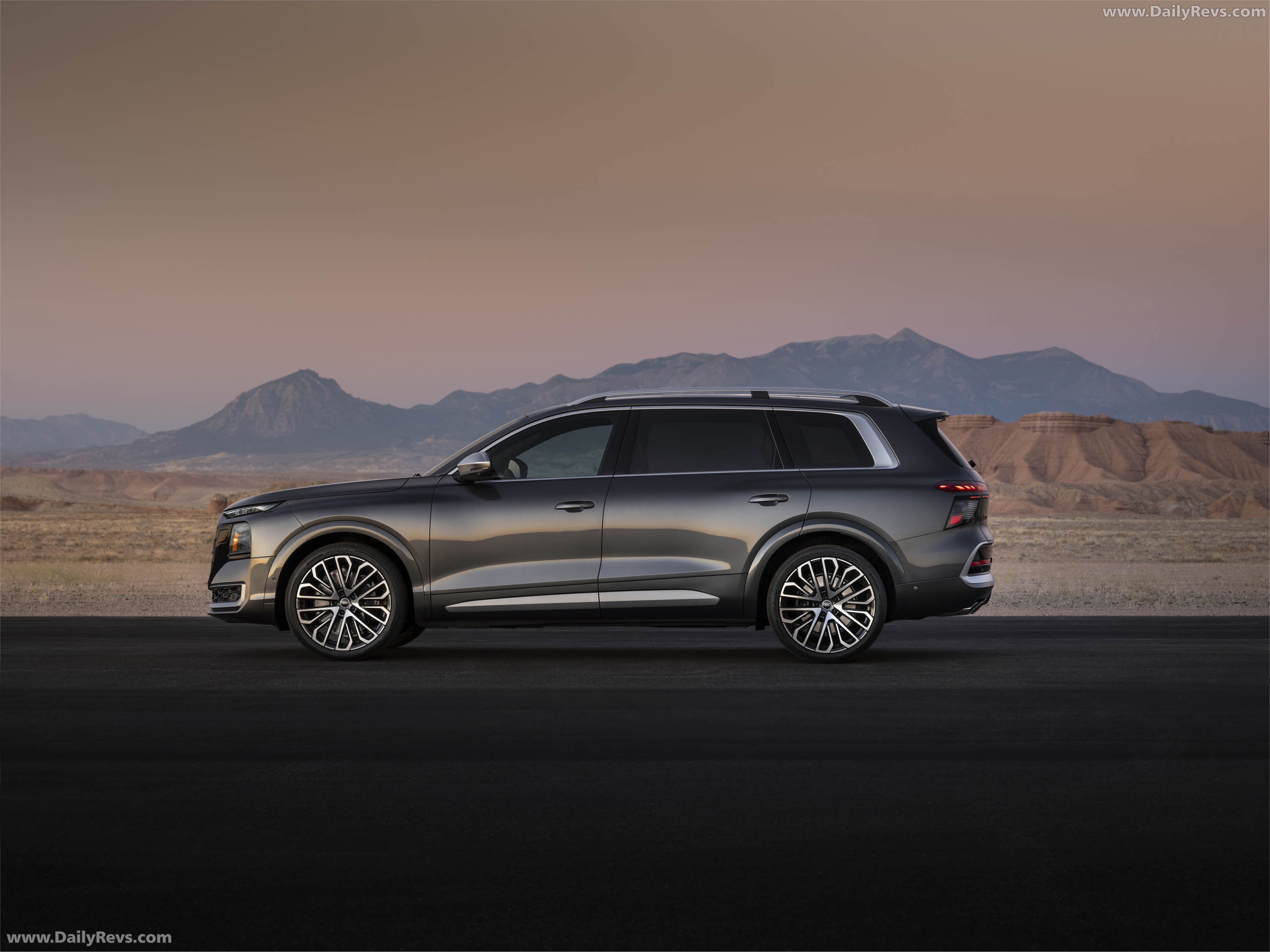 2027 Audi SQ9 Side View