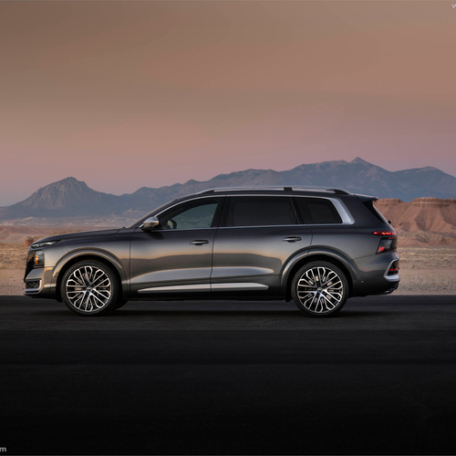 2027 Audi SQ9 Side View