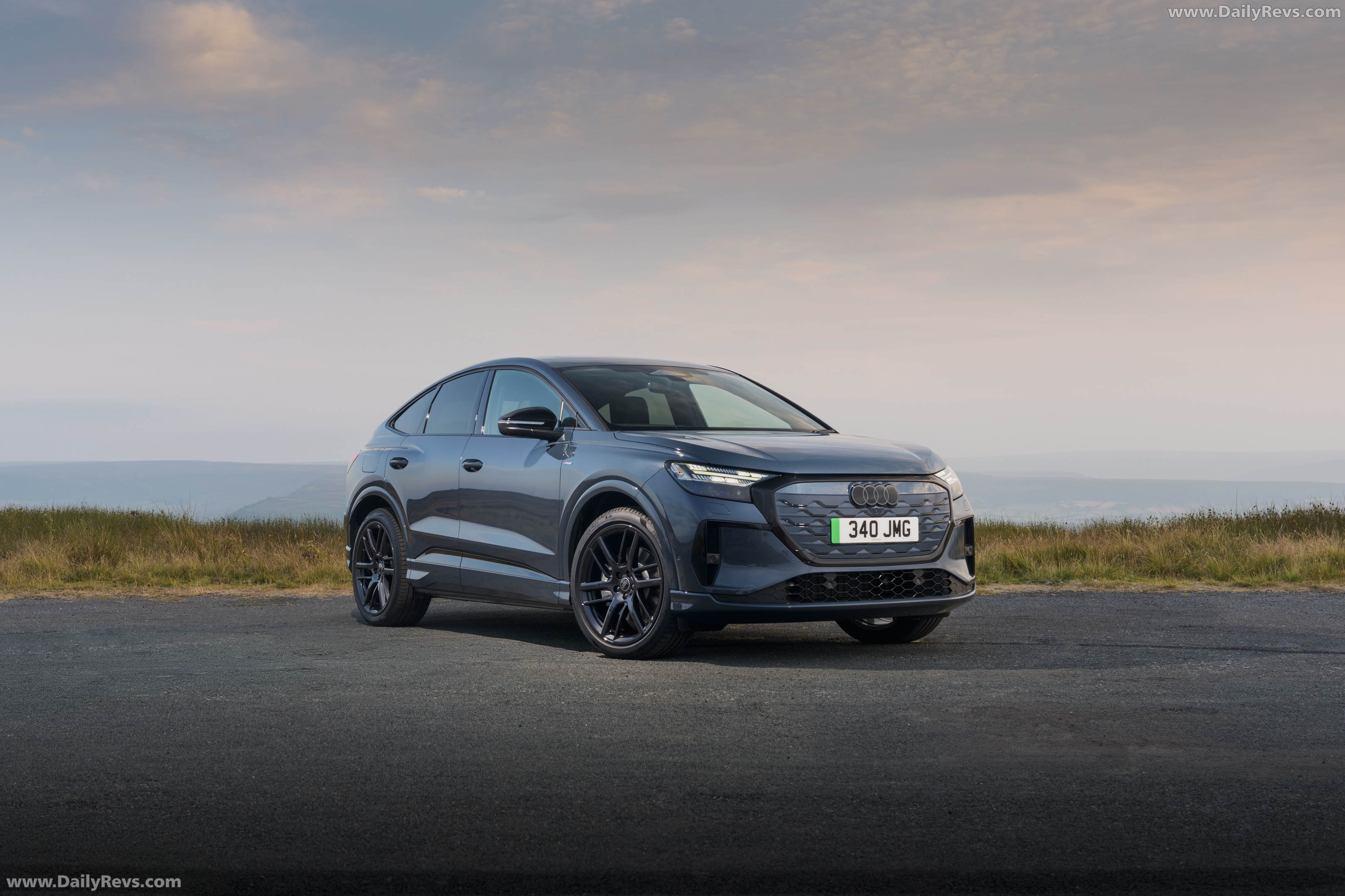 2027 Audi Q4 e-tron Sportback F4 UK Version Front View