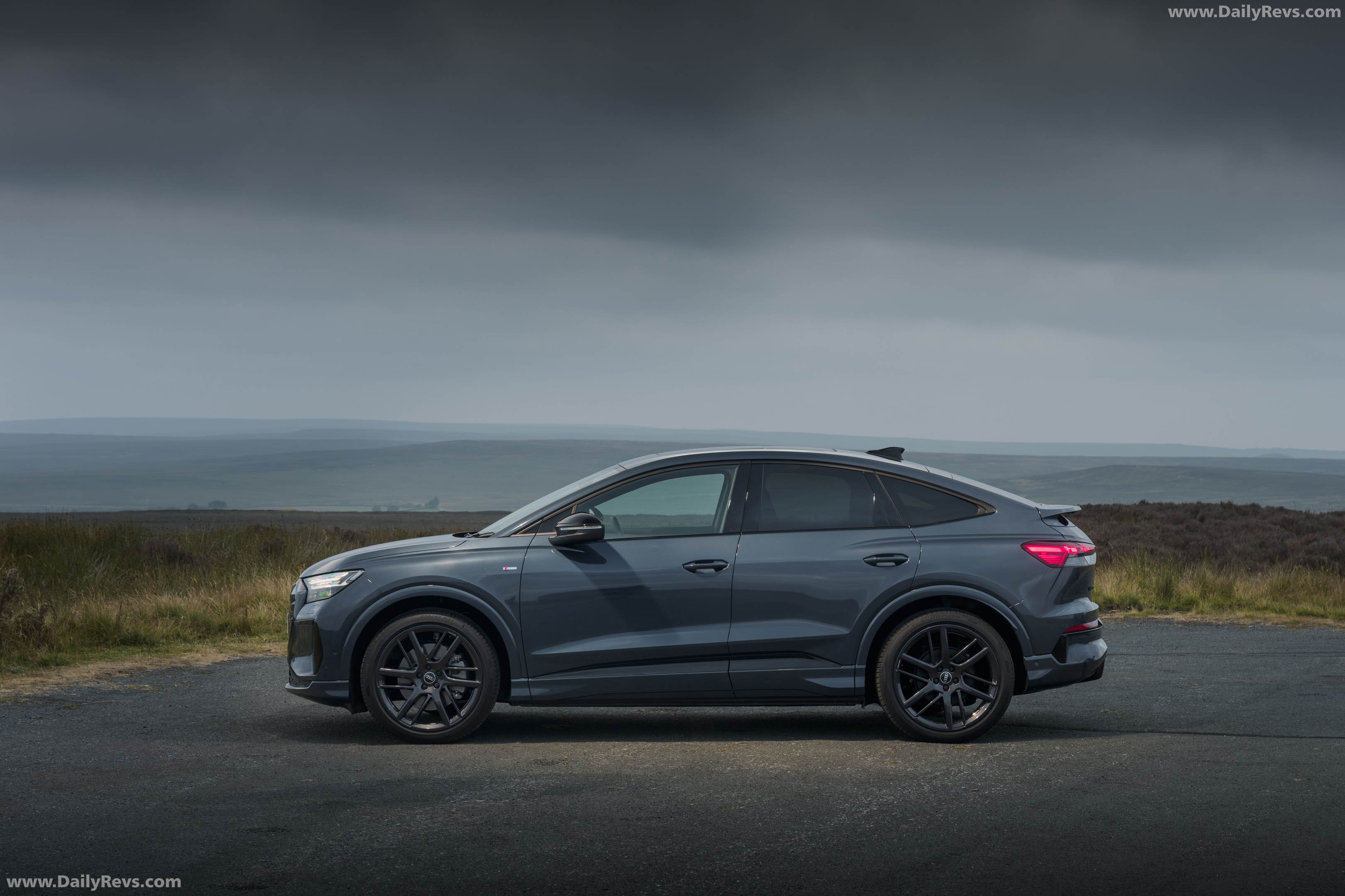 2027 Audi Q4 e-tron Sportback F4 UK Version Side View