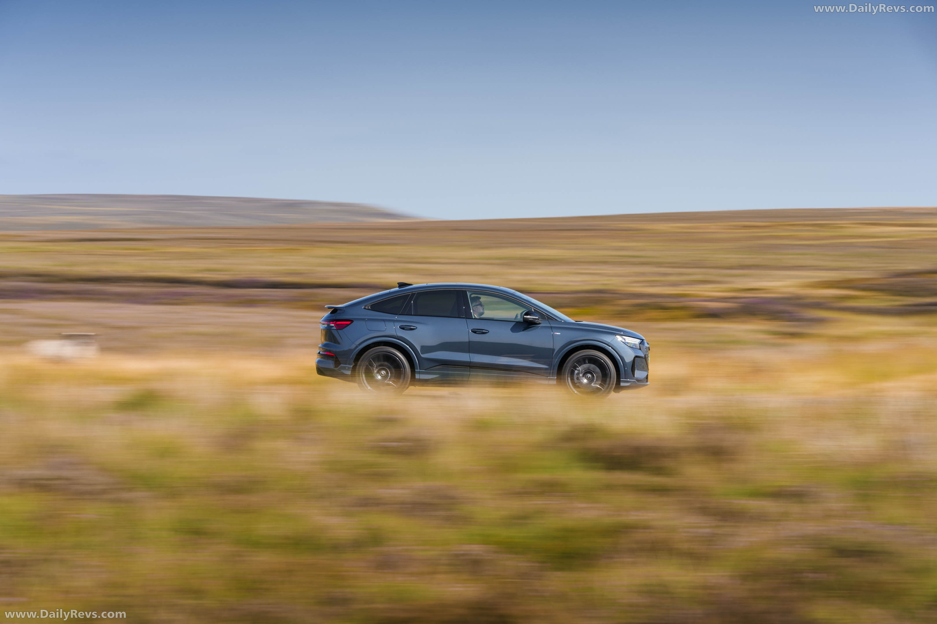 2027 Audi Q4 e-tron Sportback F4 UK Version Side View