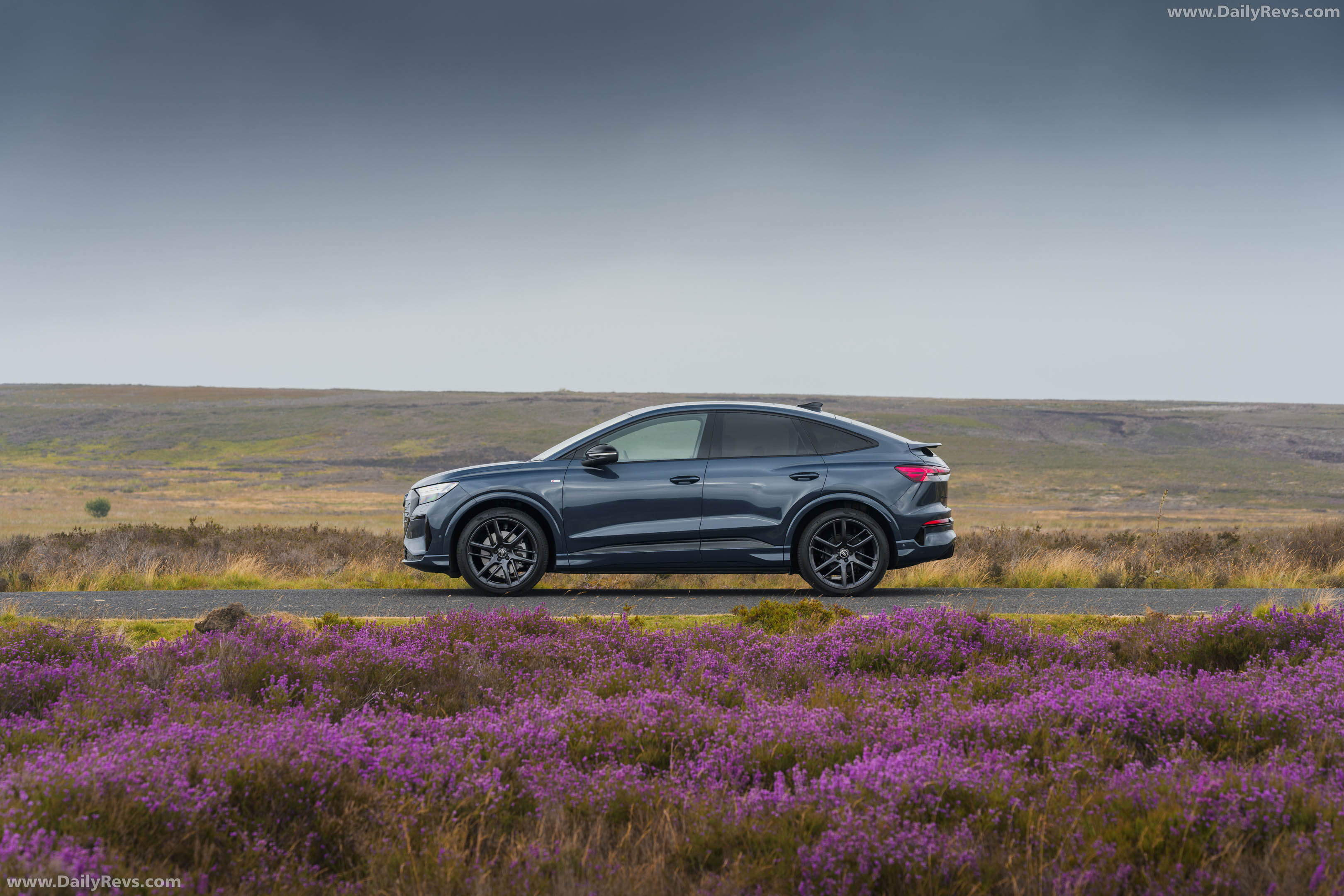 2027 Audi Q4 e-tron Sportback F4 UK Version Side View