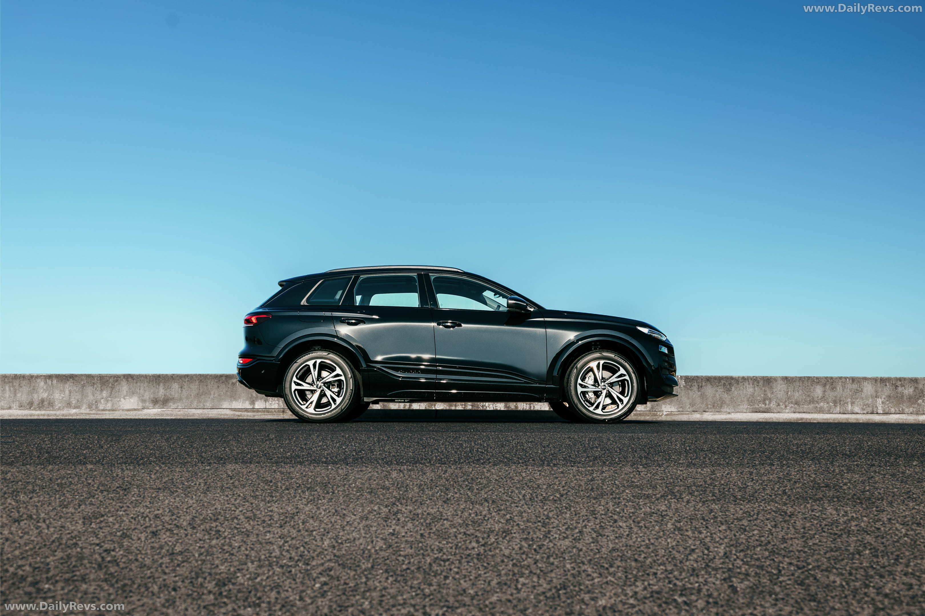 2026 Audi Q6 e-tron Sport Edition AU516 Side View