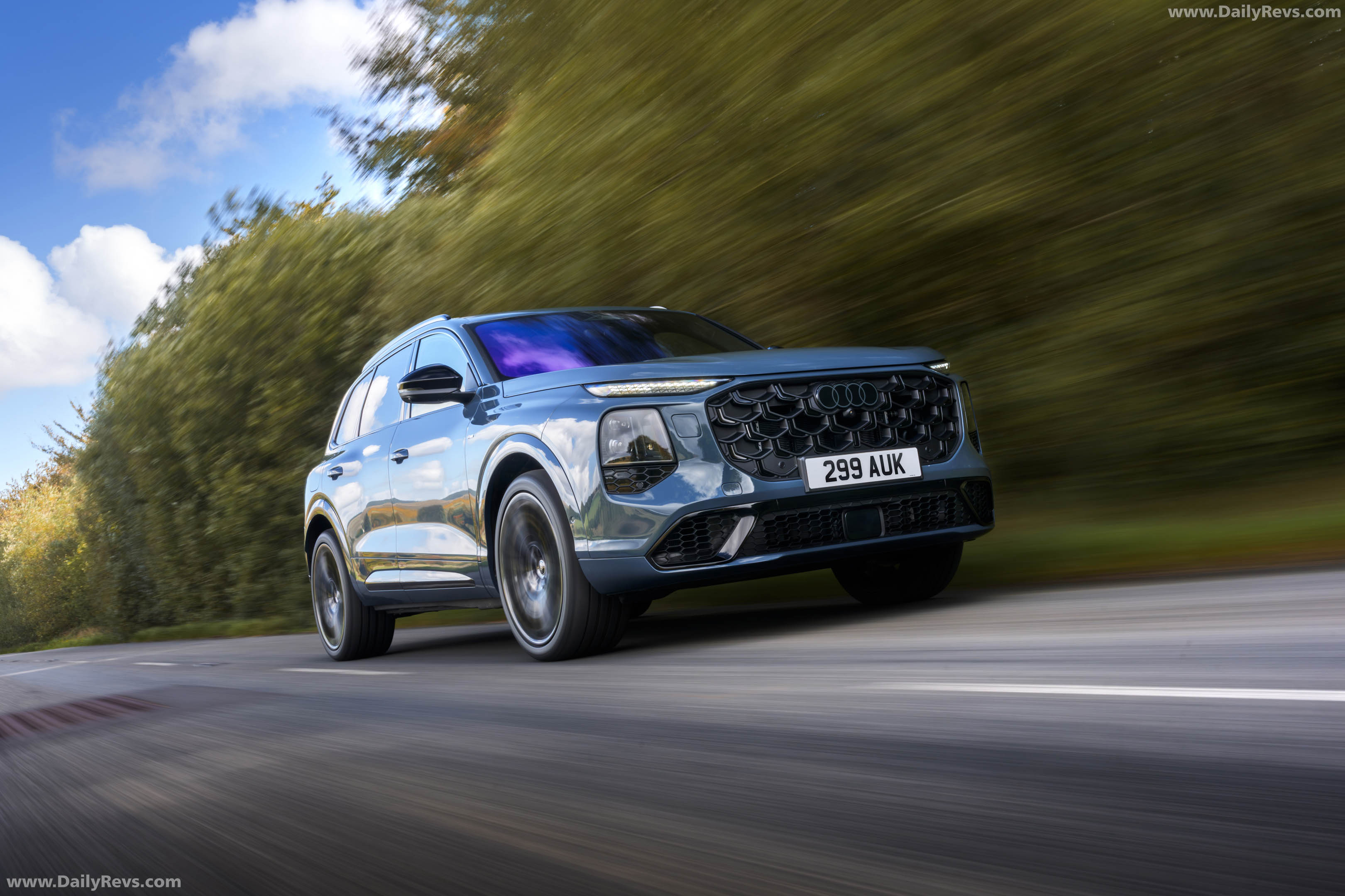 2027 Audi Q7 4M UK Version Front View