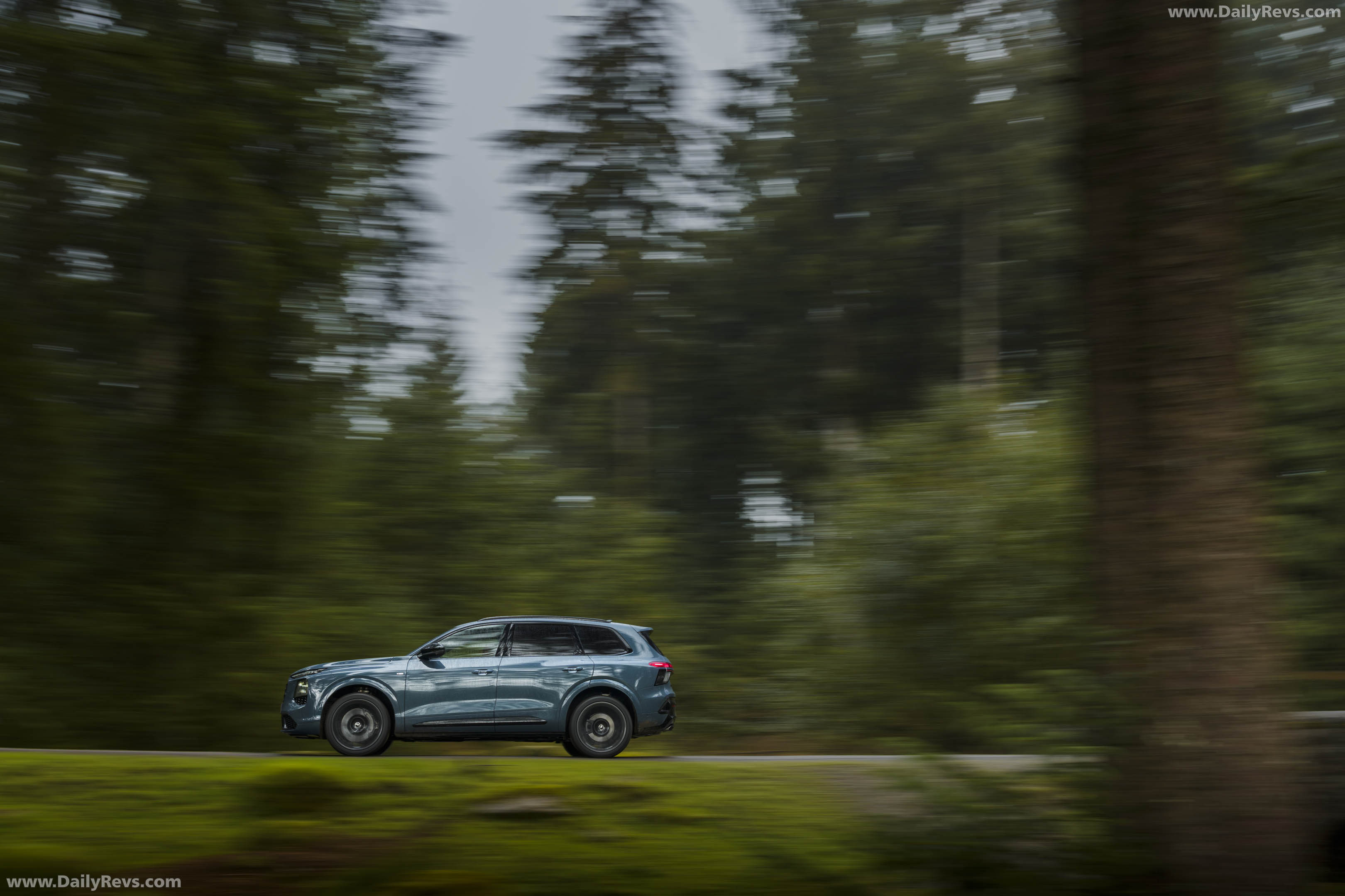 2027 Audi Q7 4M UK Version Side View