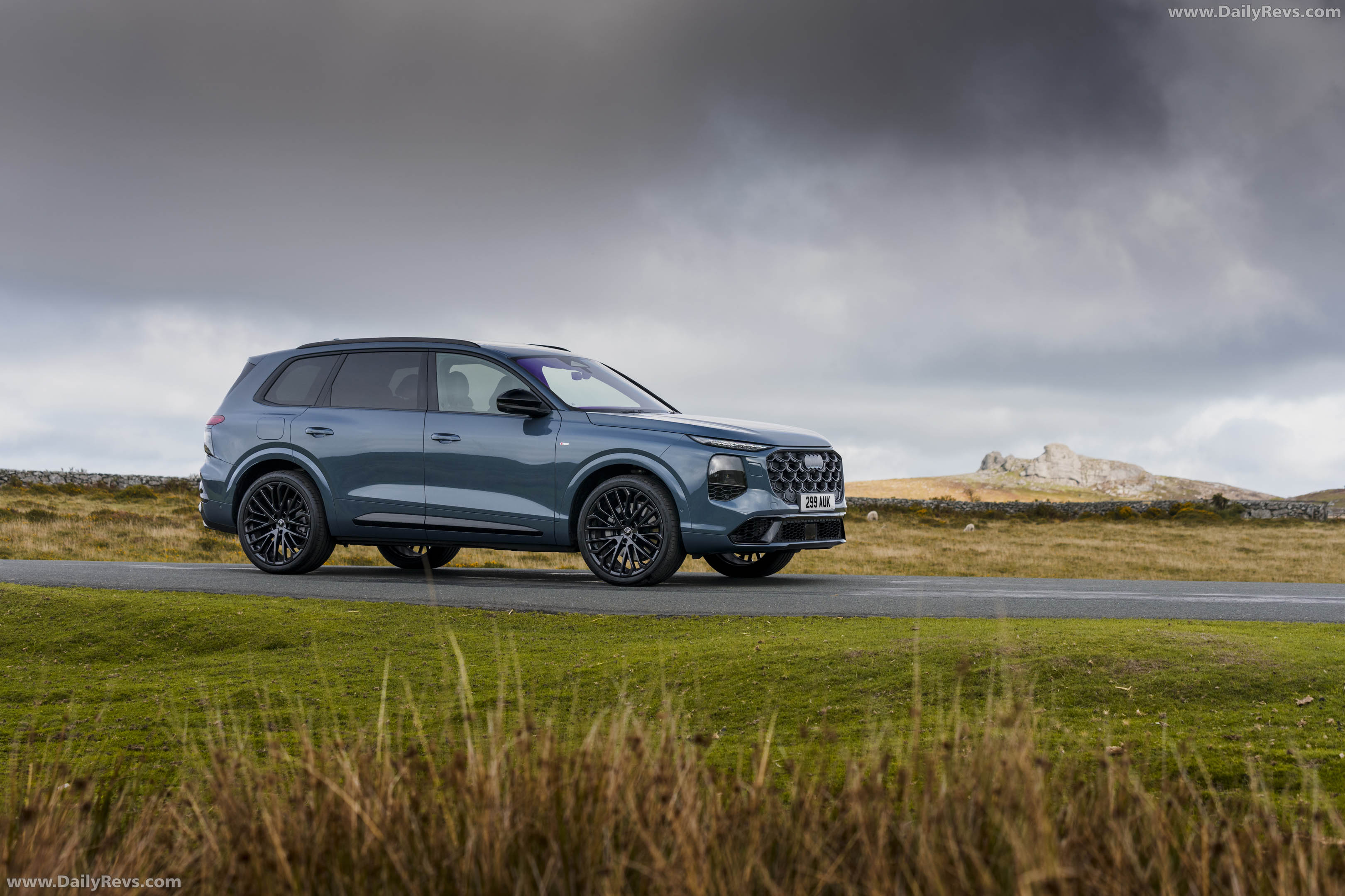 2027 Audi Q7 4M UK Version Side View