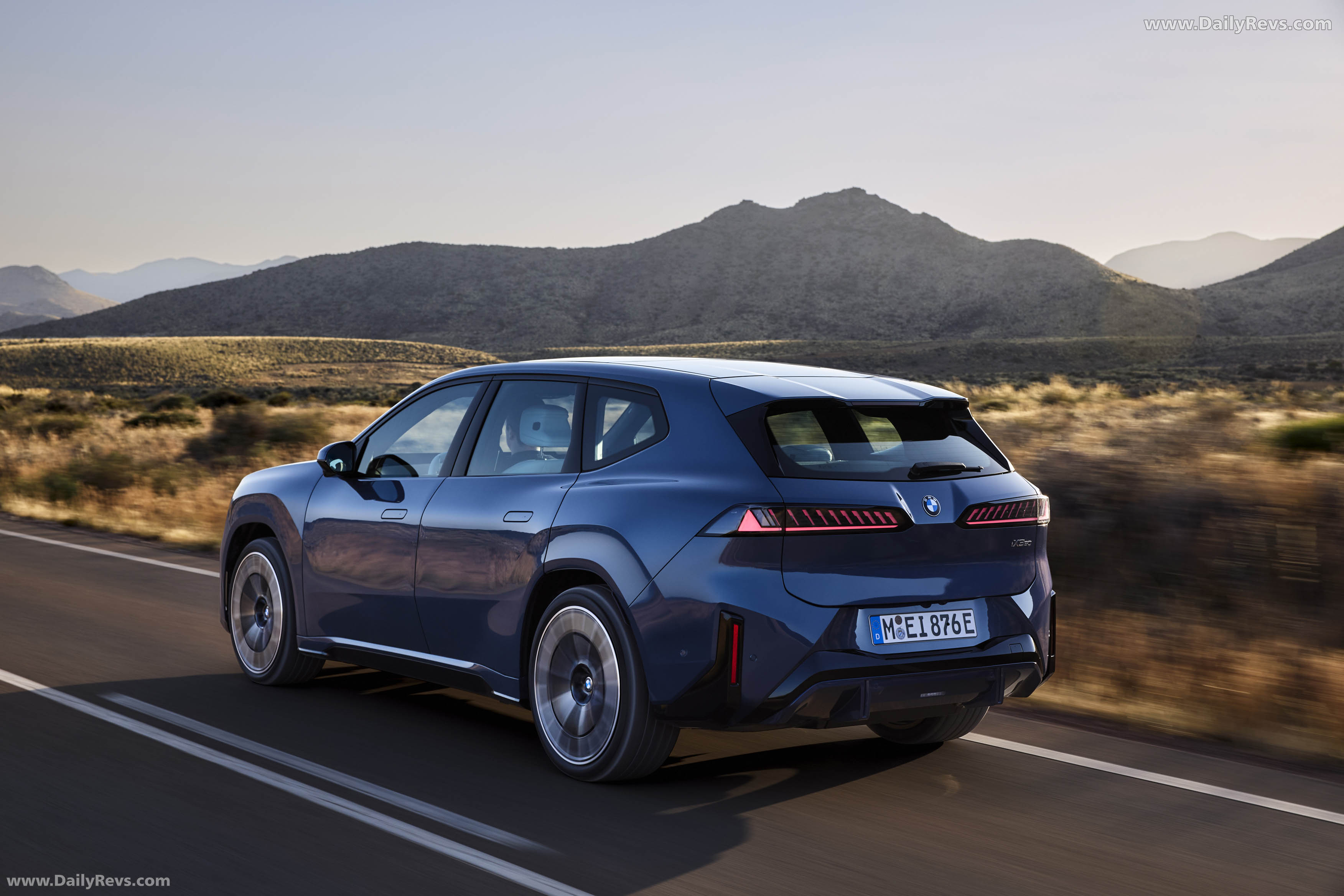 2026 BMW iX3 50 xDrive NA5 Rear View