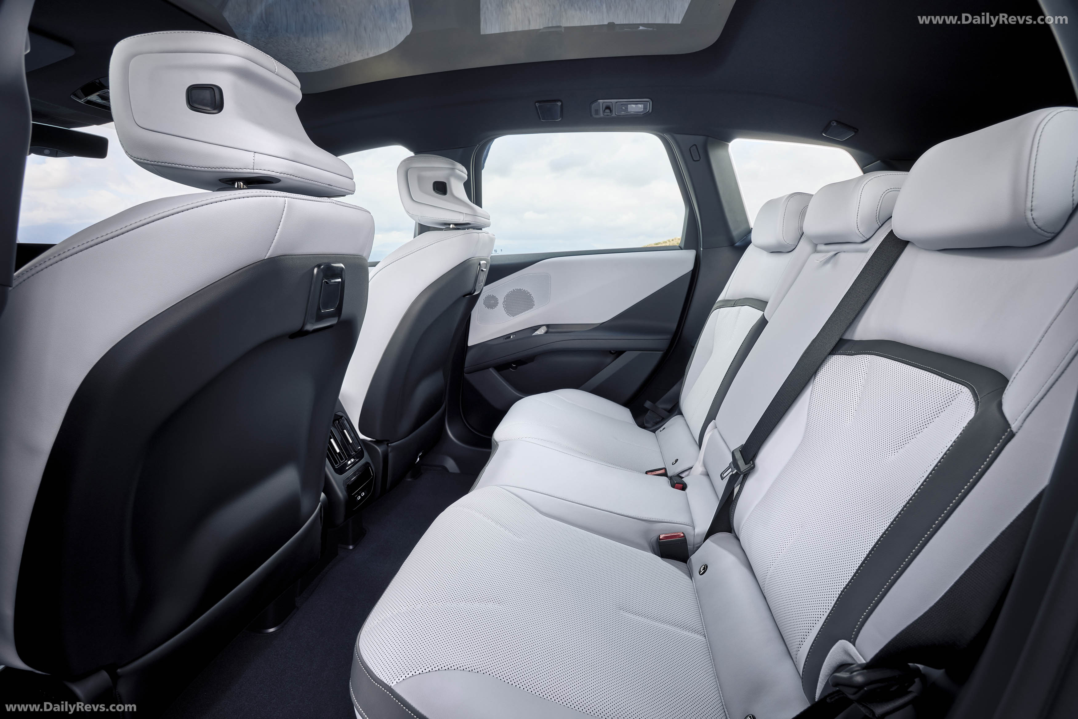 2026 BMW iX3 50 xDrive NA5 Interior