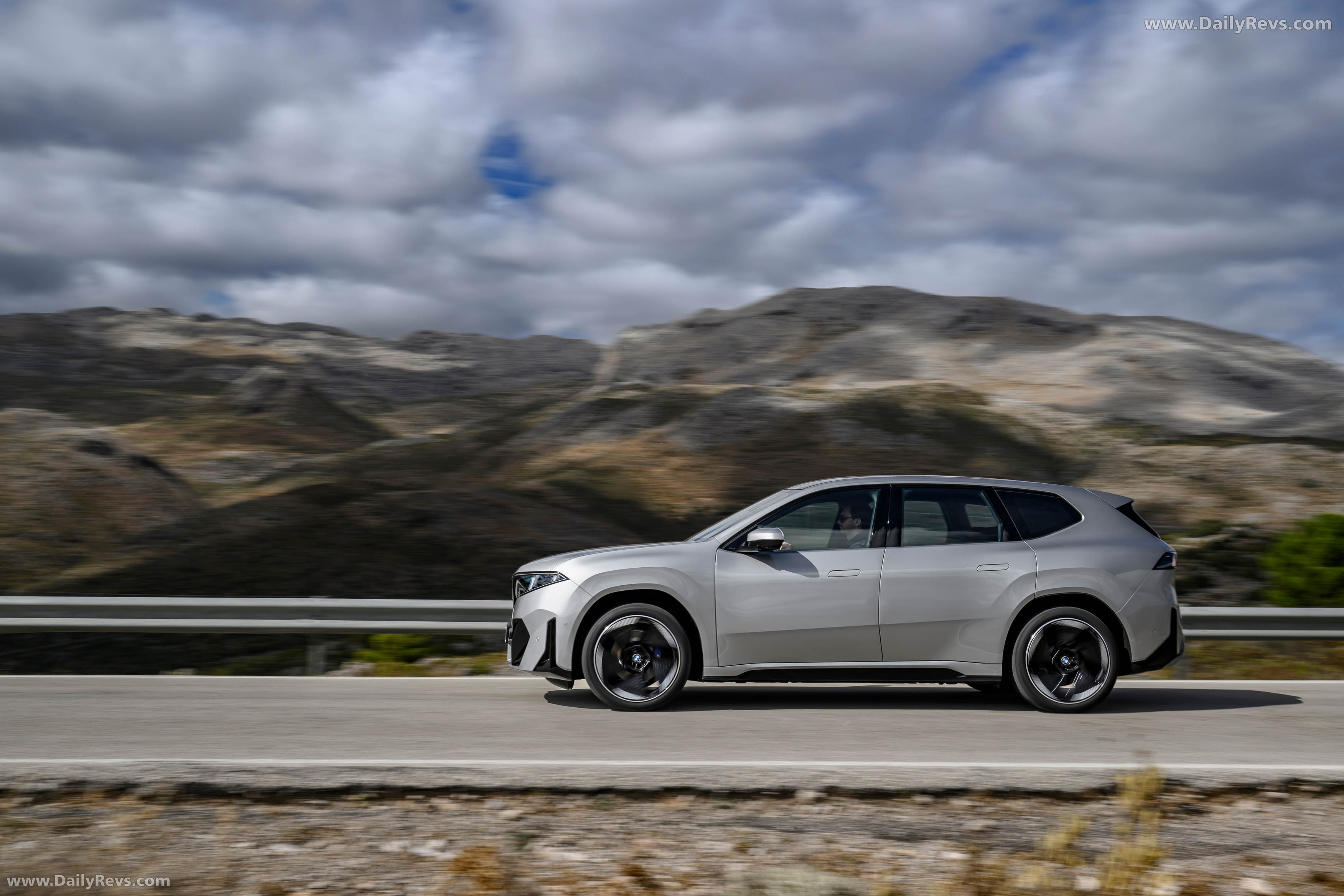 2026 BMW iX3 50 xDrive NA5 Polarized Gray Side View