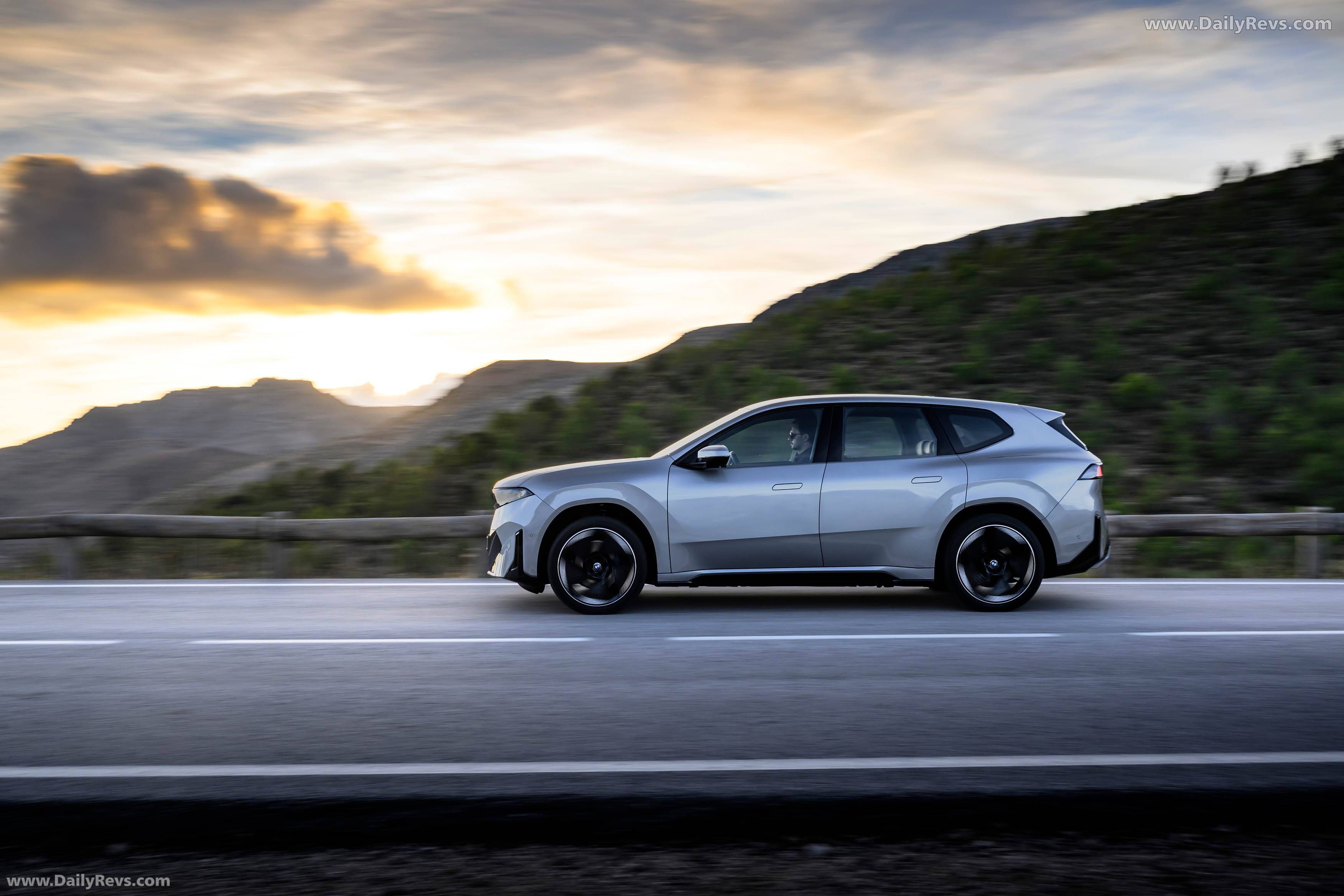 2026 BMW iX3 50 xDrive NA5 Polarized Gray Side View