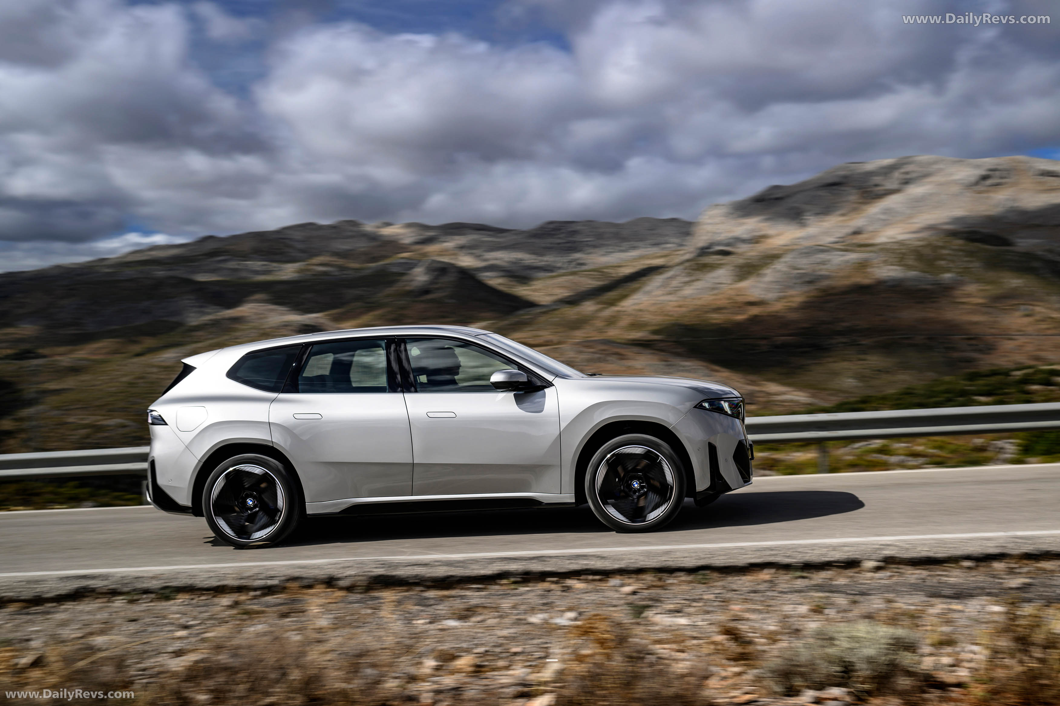 2026 BMW iX3 50 xDrive NA5 Polarized Gray Side View