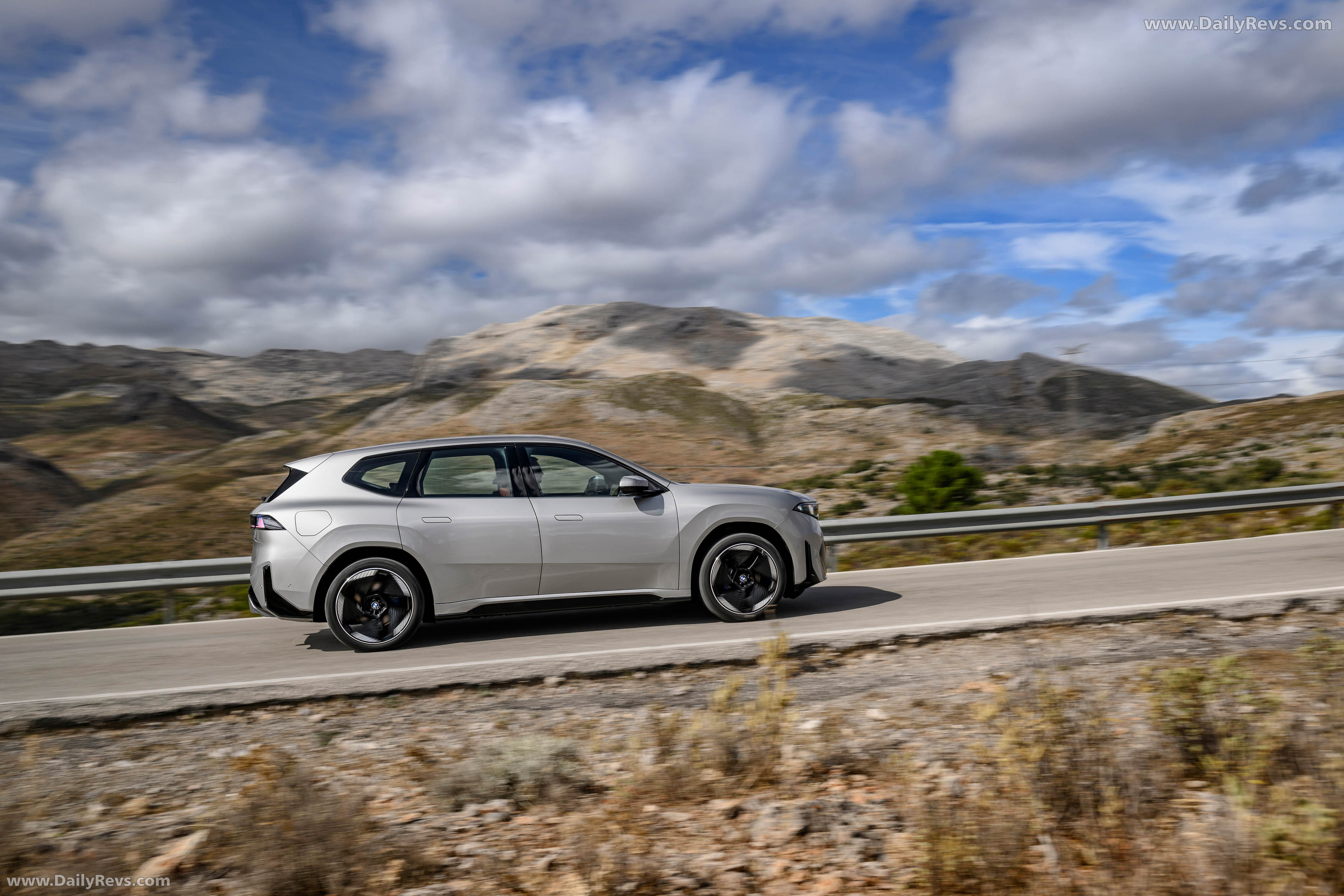 2026 BMW iX3 50 xDrive NA5 Polarized Gray Side View