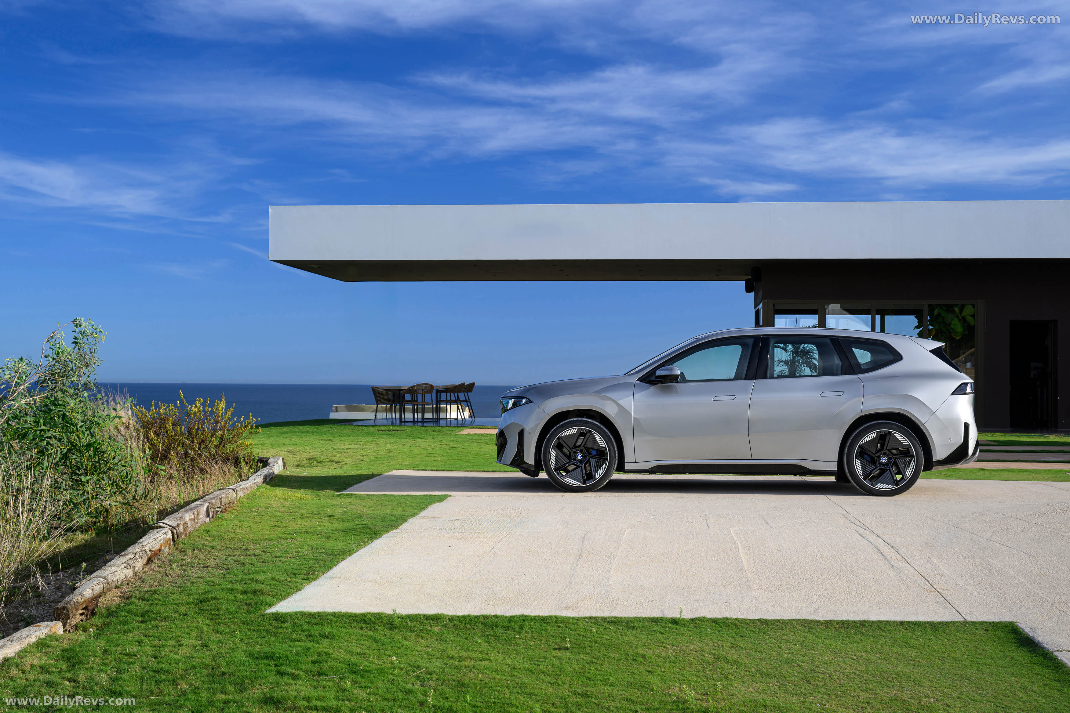 2026 BMW iX3 50 xDrive NA5 Polarized Gray Side View
