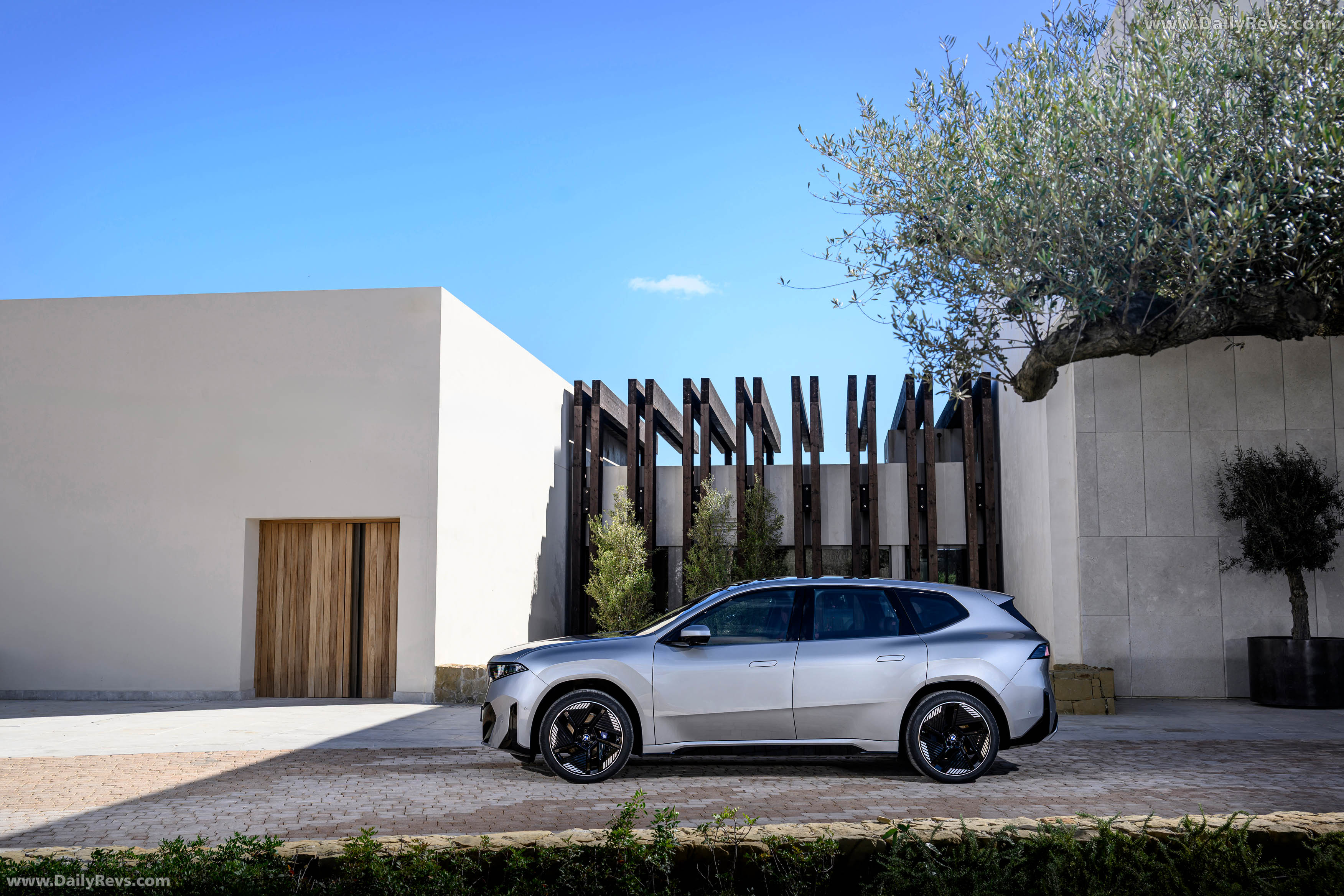 2026 BMW iX3 50 xDrive NA5 Polarized Gray Side View