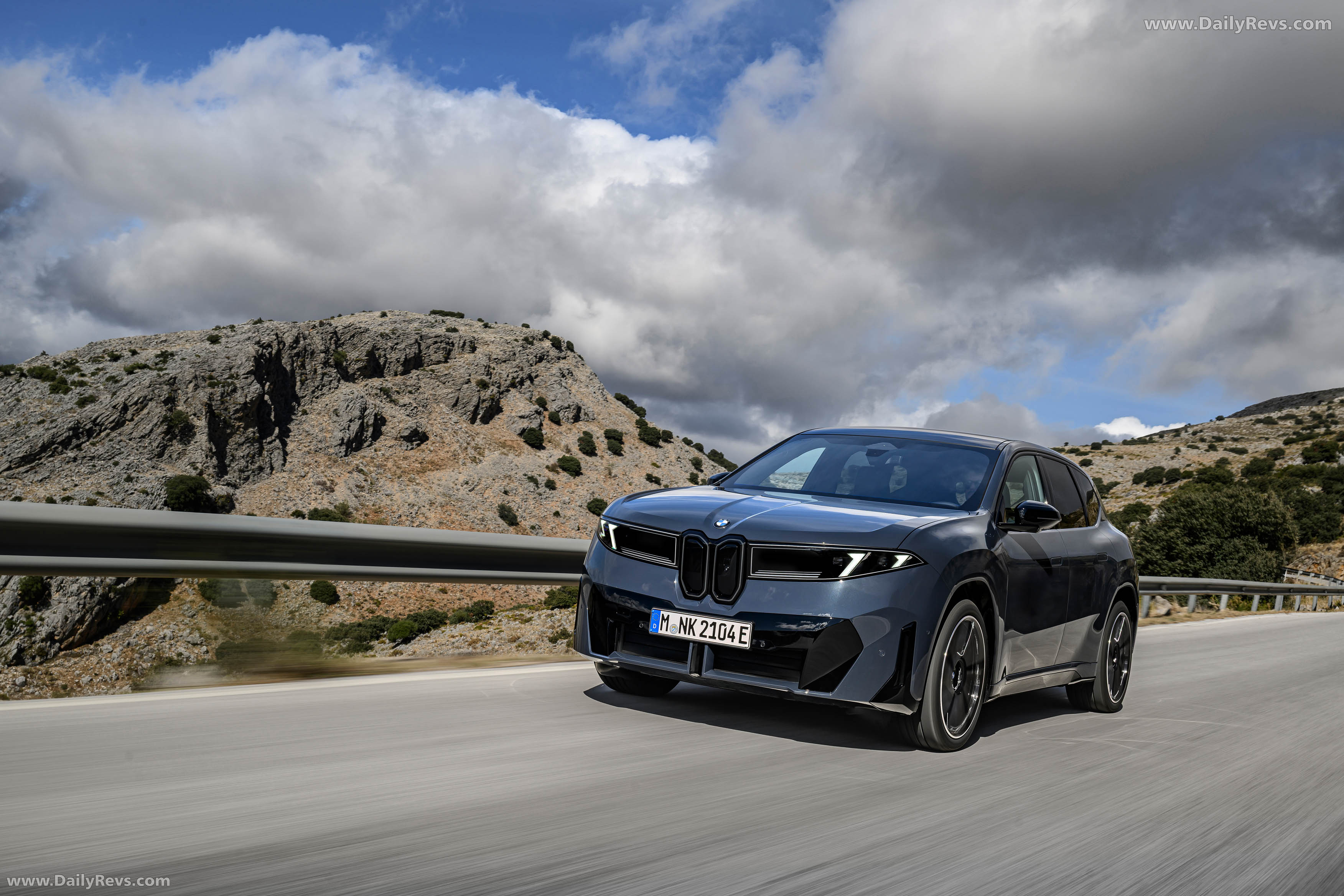 2026 BMW iX3 50 xDrive NA5 Polarized Gray Front View
