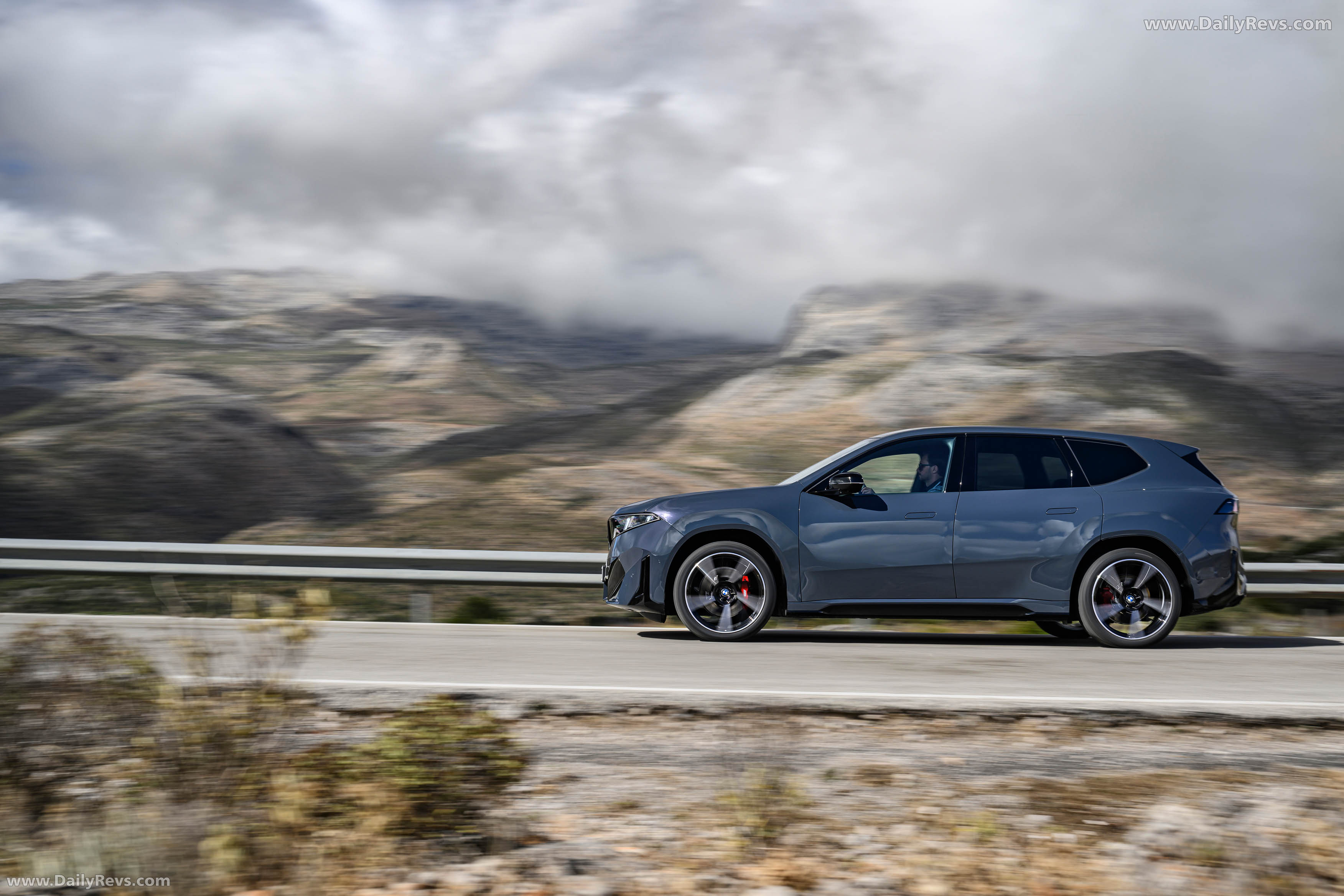 2026 BMW iX3 50 xDrive NA5 Polarized Gray Side View