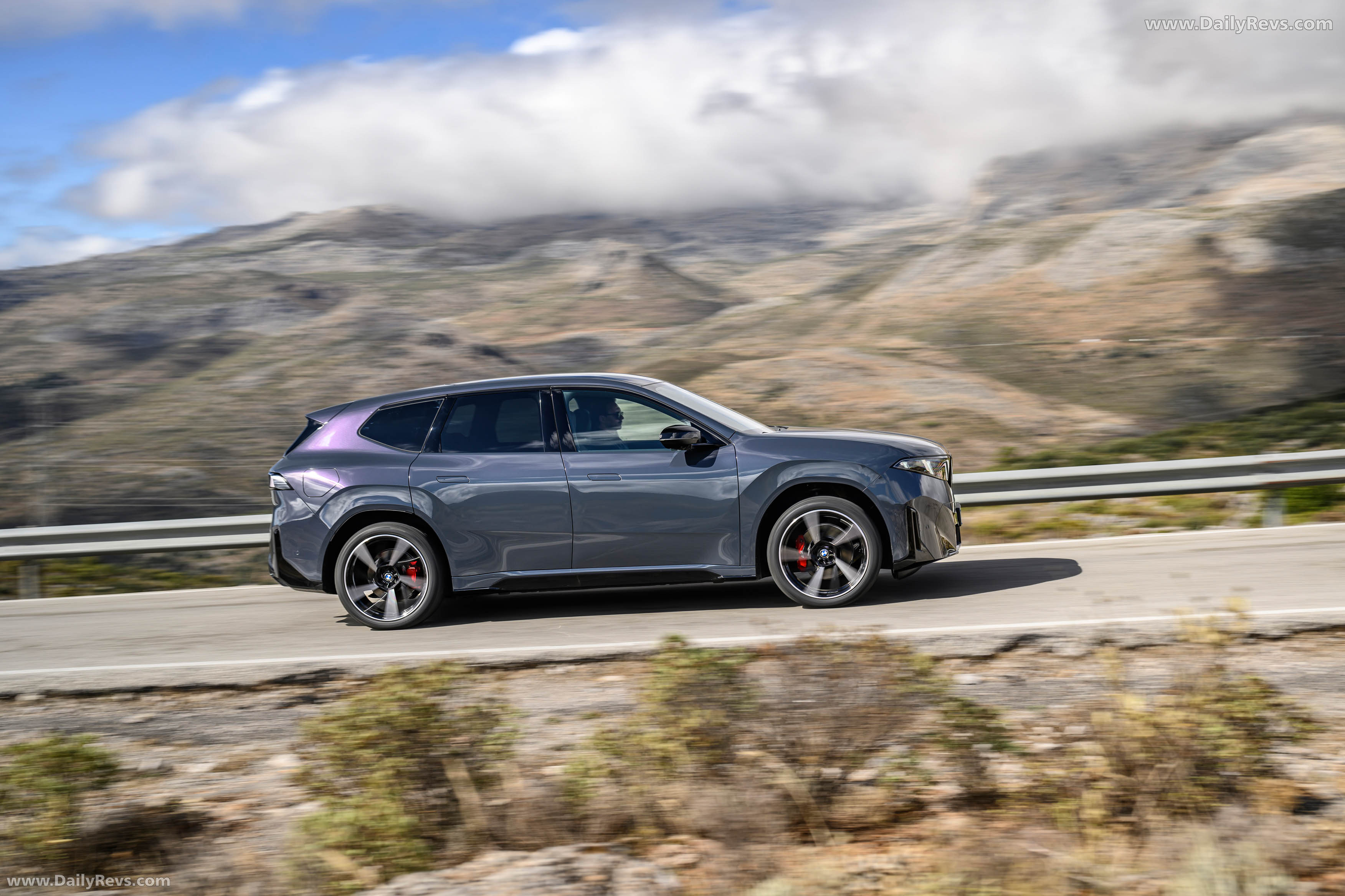 2026 BMW iX3 50 xDrive NA5 Polarized Gray Side View