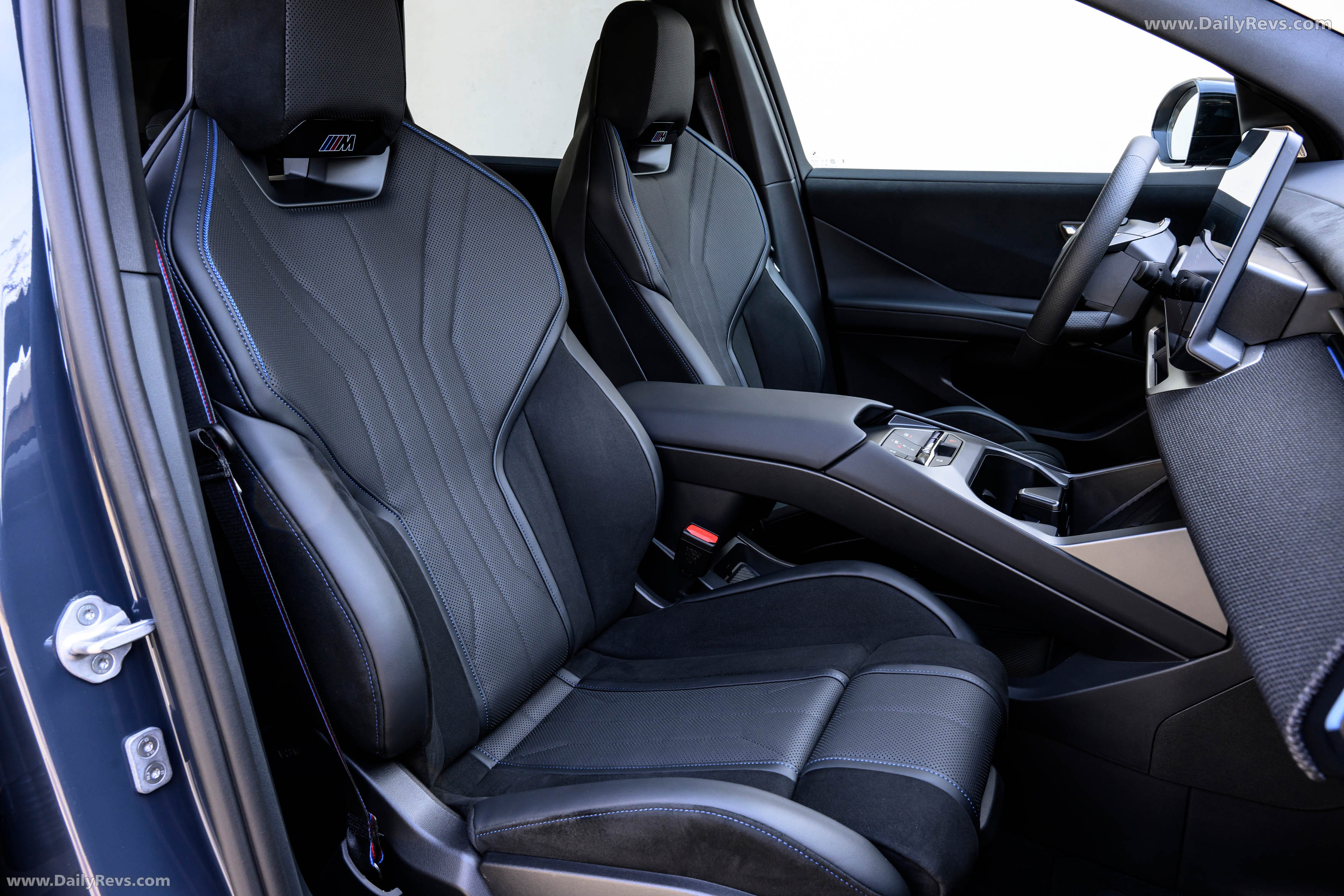2026 BMW iX3 50 xDrive NA5 Polarized Gray Interior