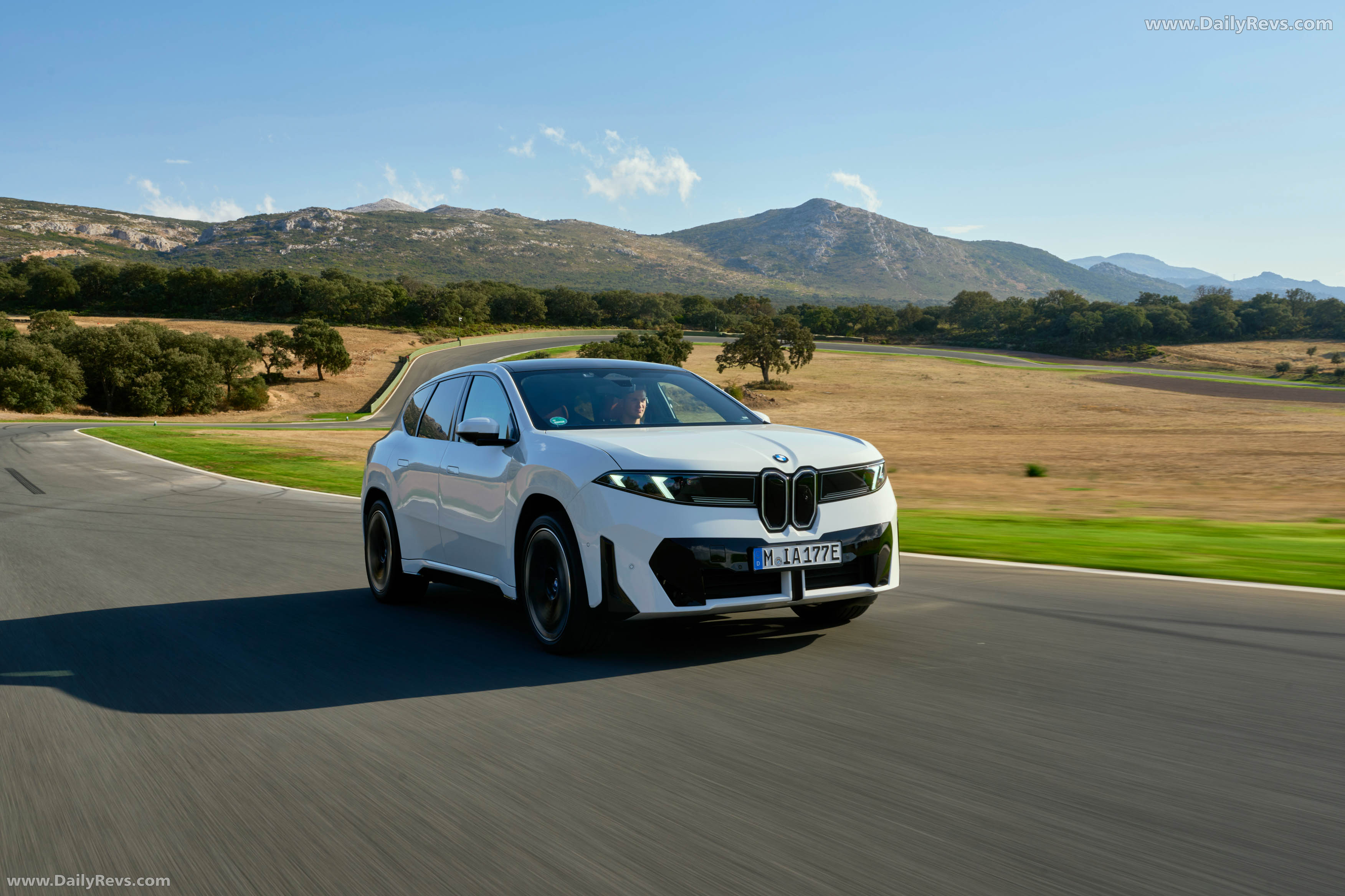 2026 BMW iX3 50 xDrive NA5 Alpine White Front View