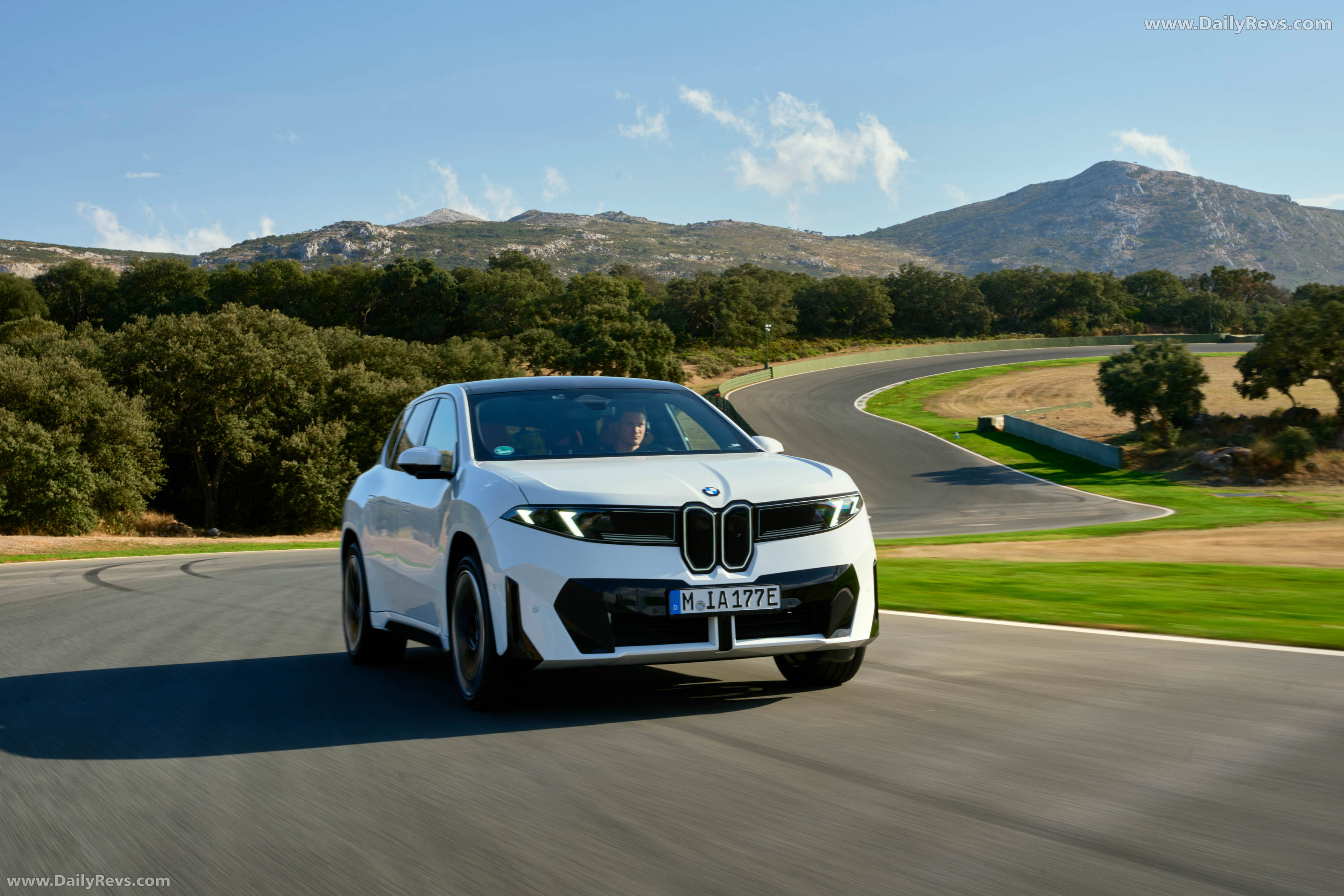 2026 BMW iX3 50 xDrive NA5 Alpine White Front View