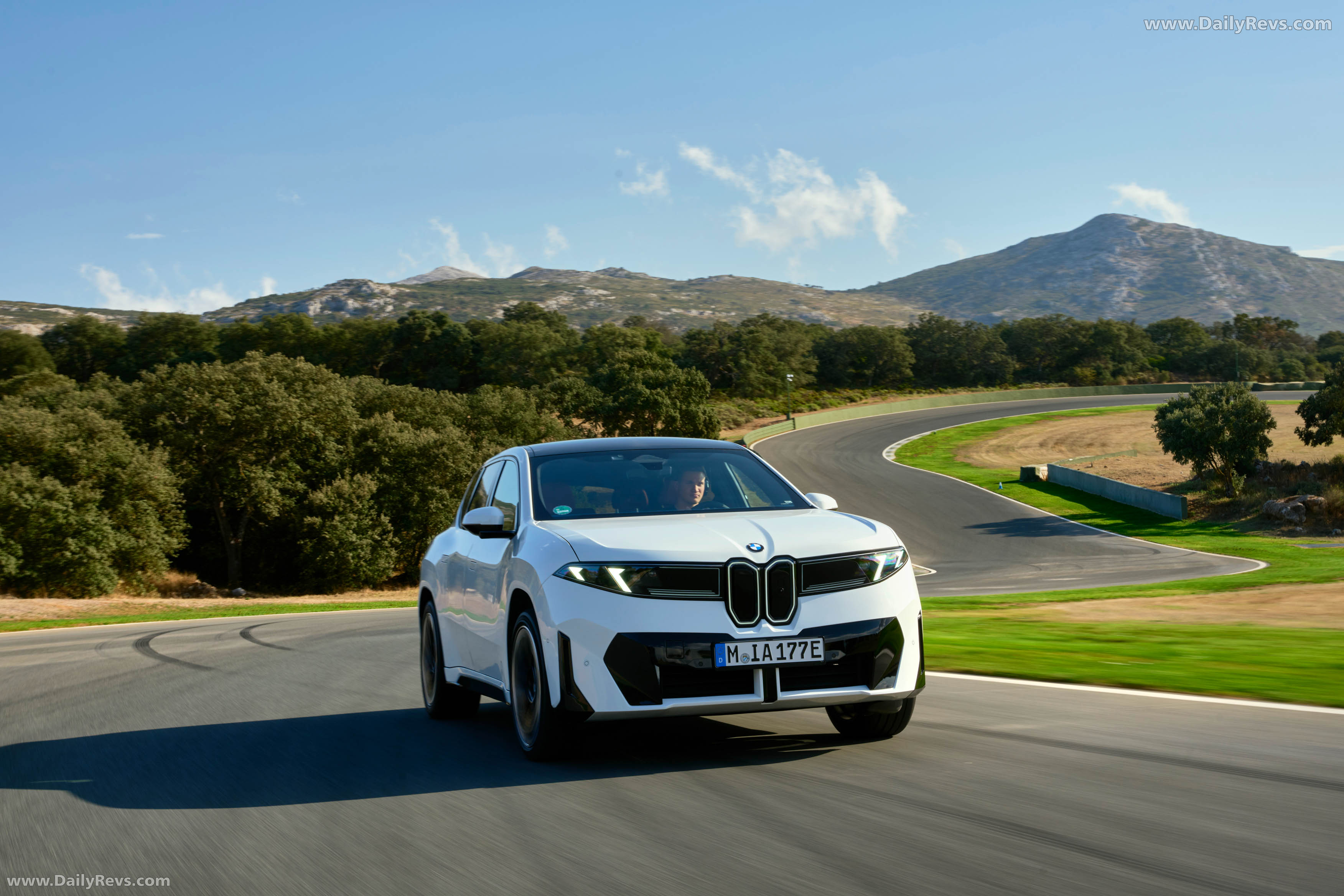 2026 BMW iX3 50 xDrive NA5 Alpine White Front View