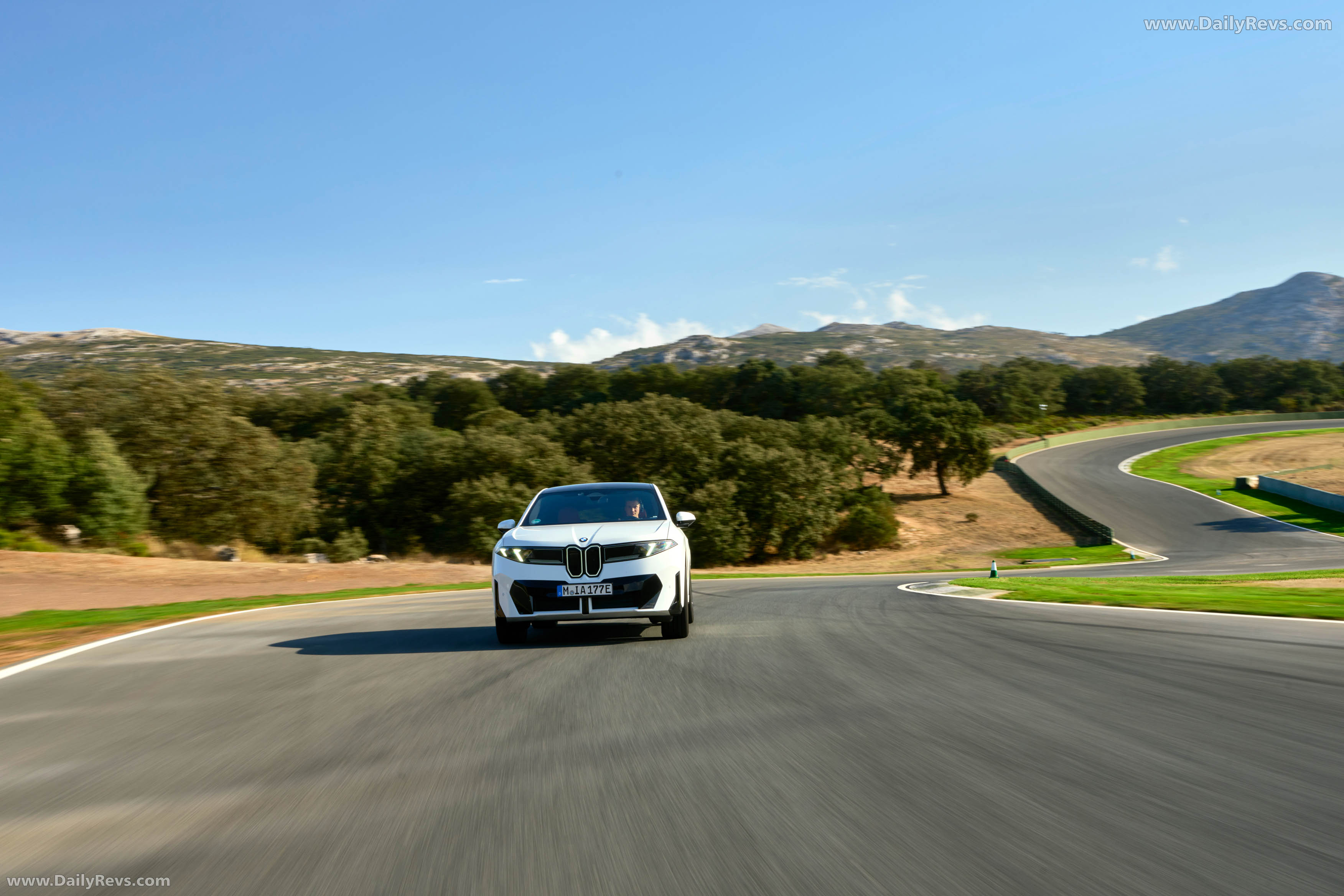 2026 BMW iX3 50 xDrive NA5 Alpine White Front View