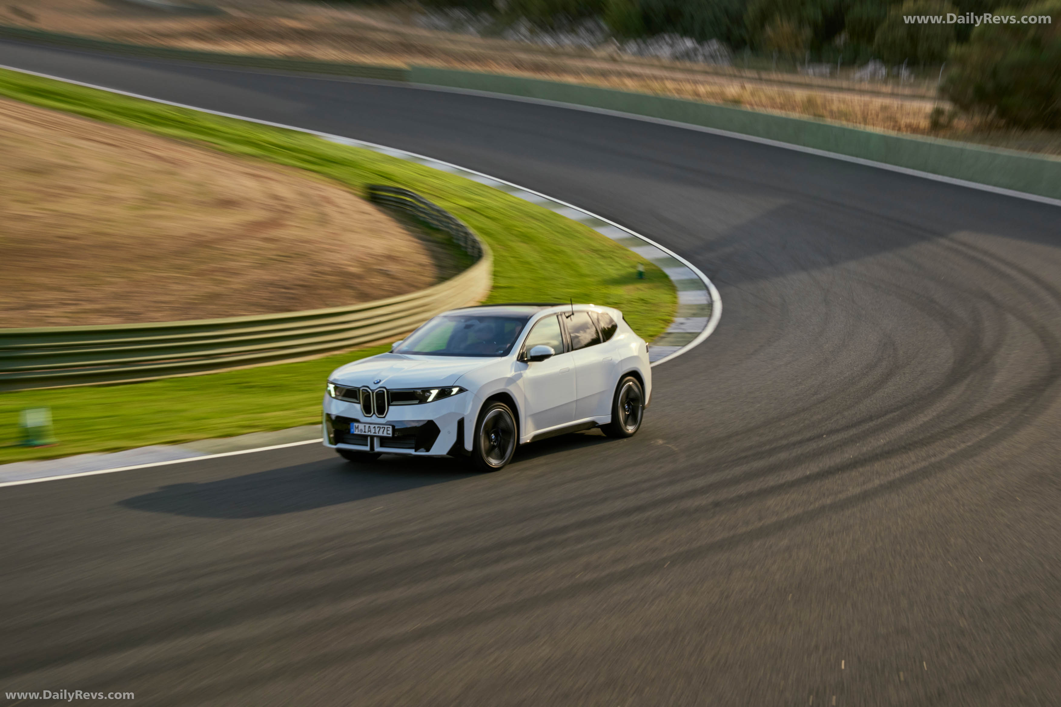 2026 BMW iX3 50 xDrive NA5 Alpine White Front View