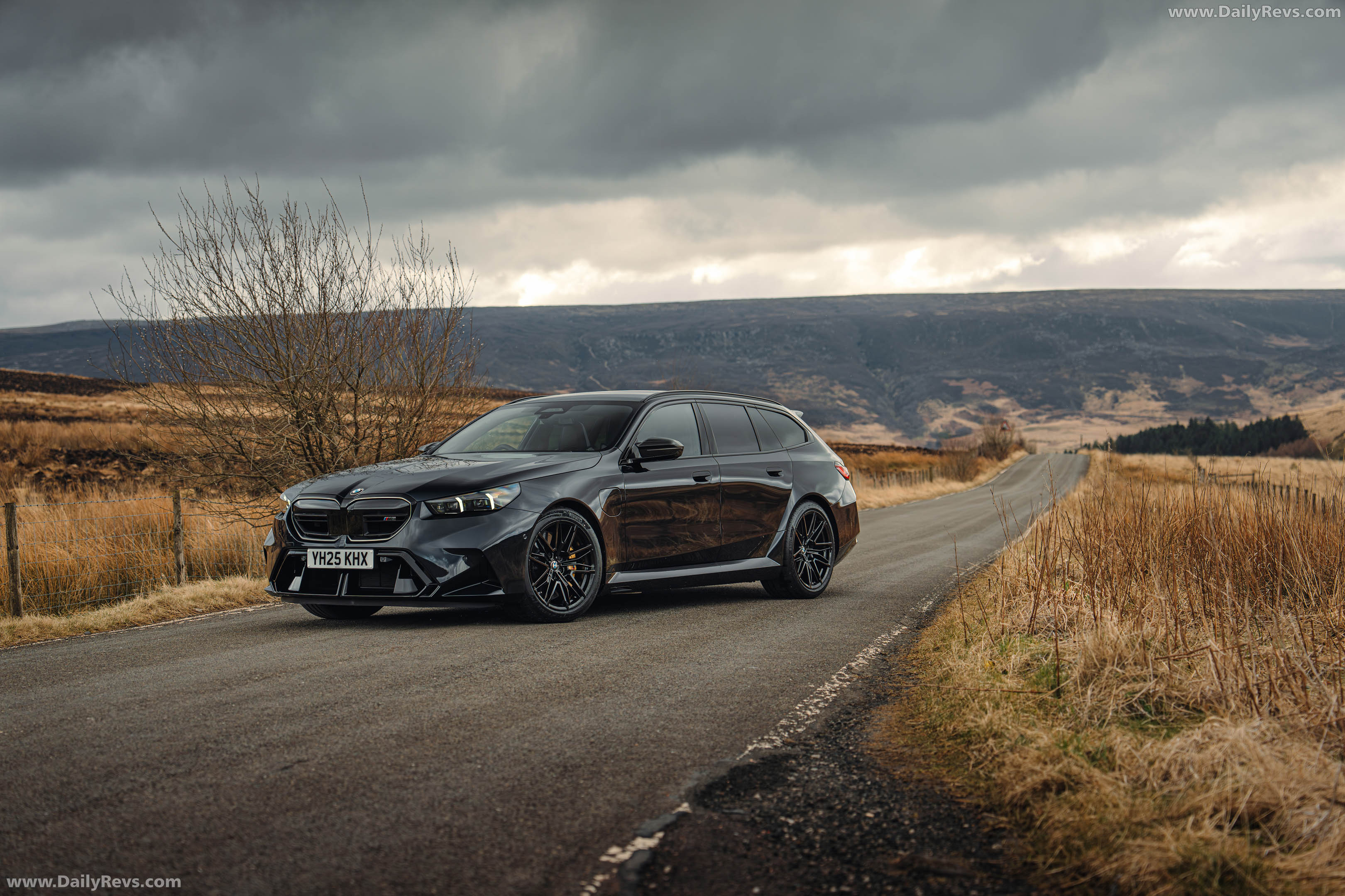 2025 BMW M5 Touring G99 UK Version Front View