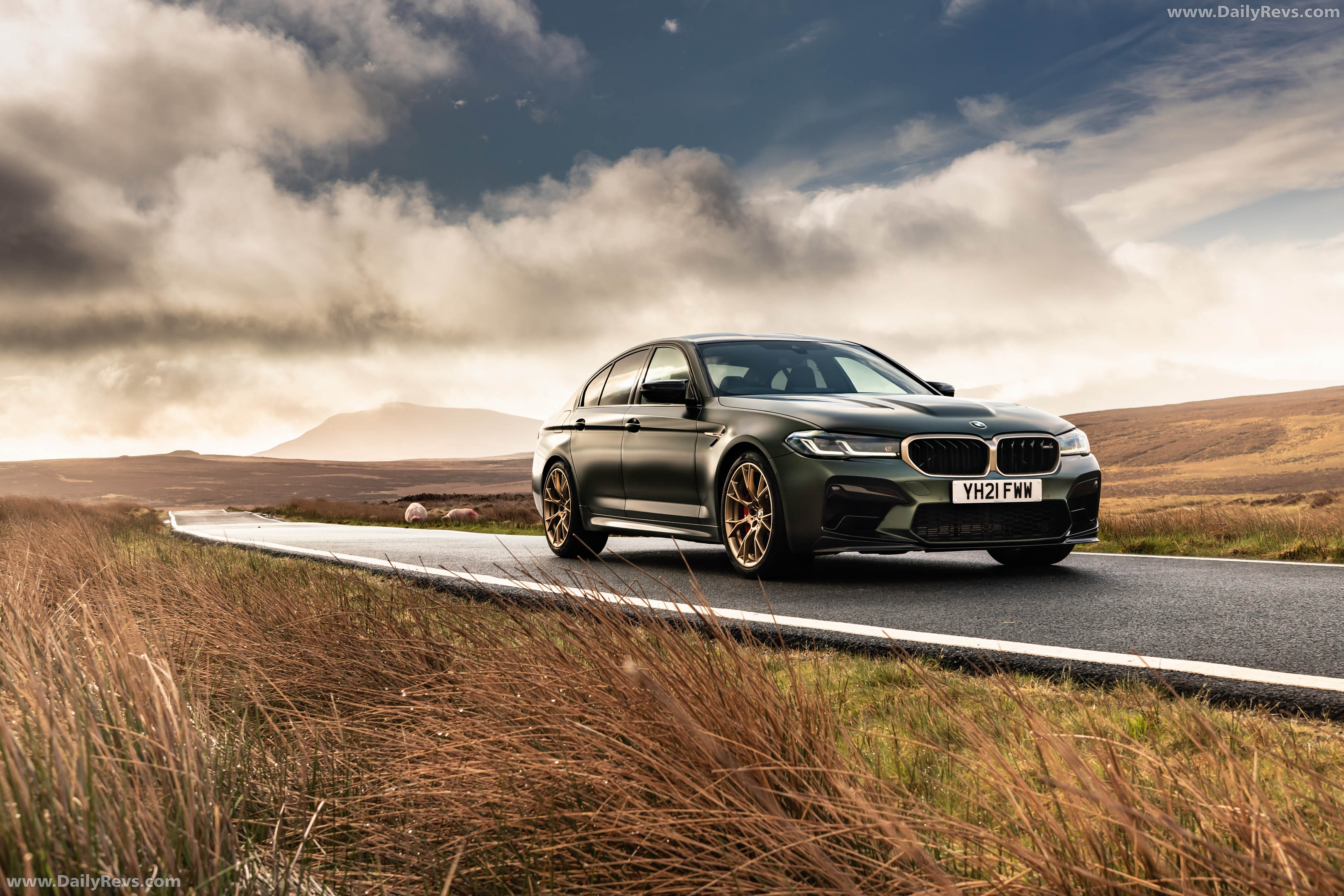 2022 BMW M5 CS F90 UK Version Front View