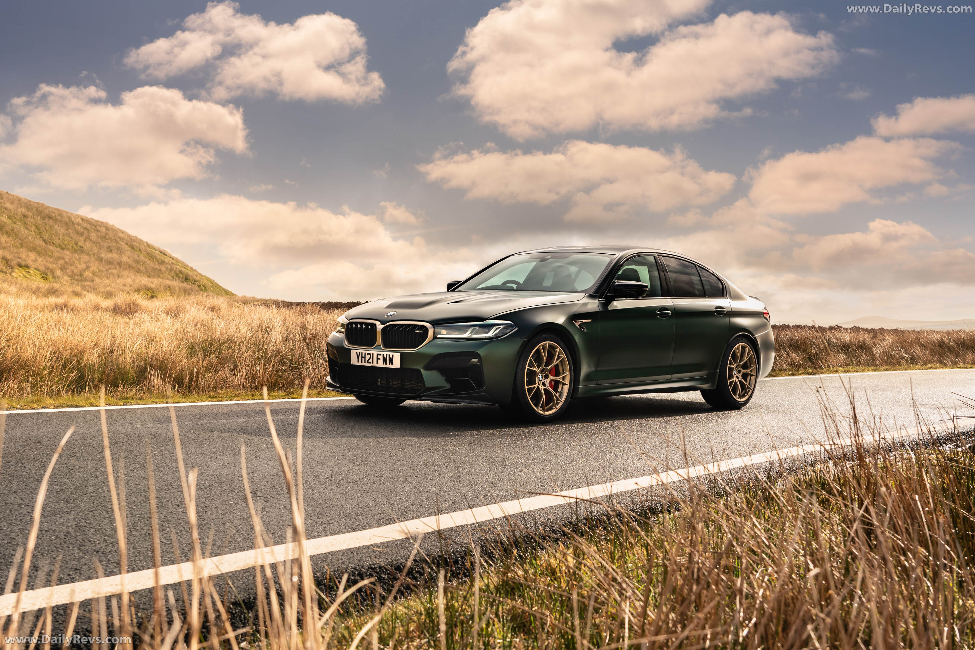 2022 BMW M5 CS F90 UK Version Front View
