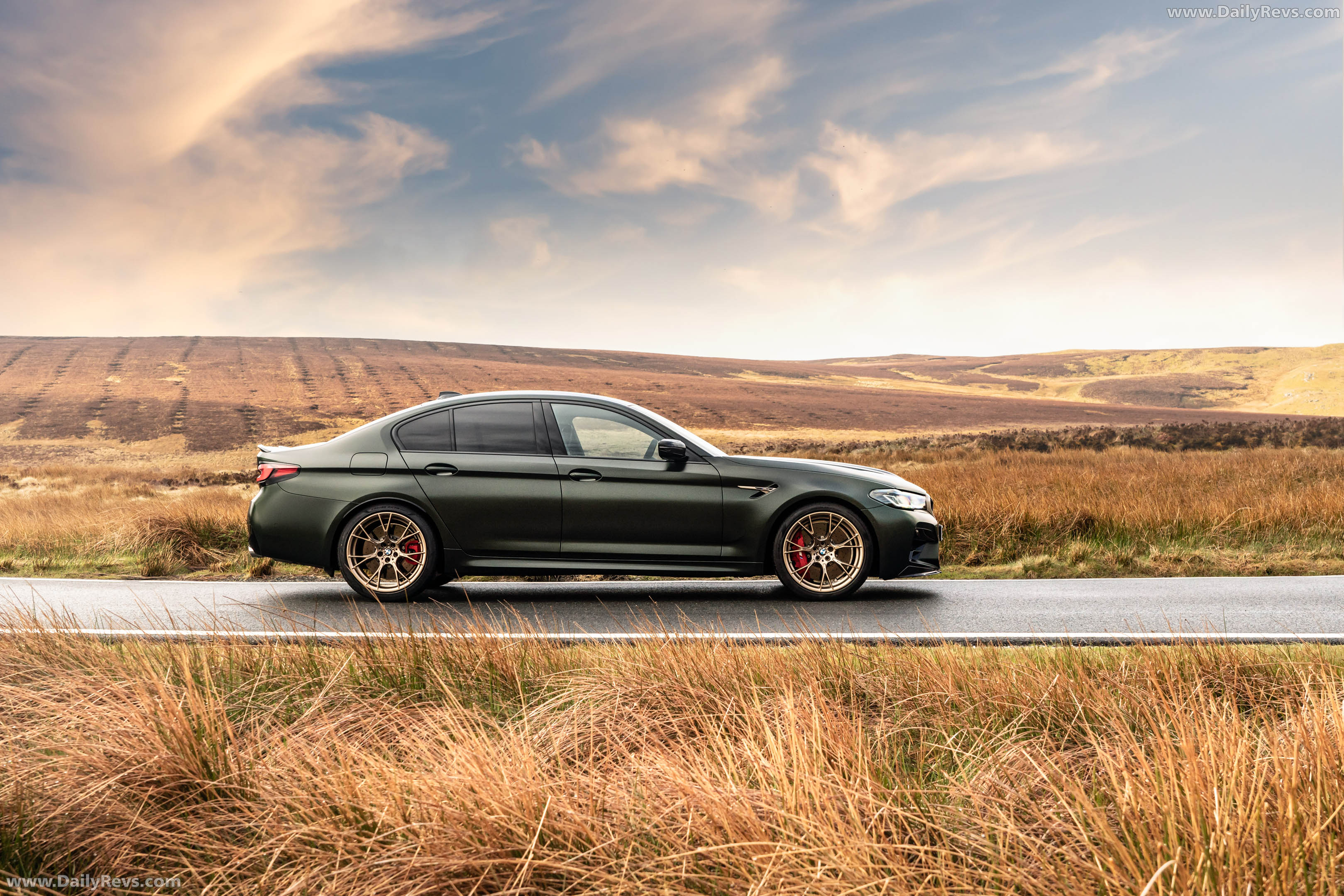 2022 BMW M5 CS F90 UK Version Side View