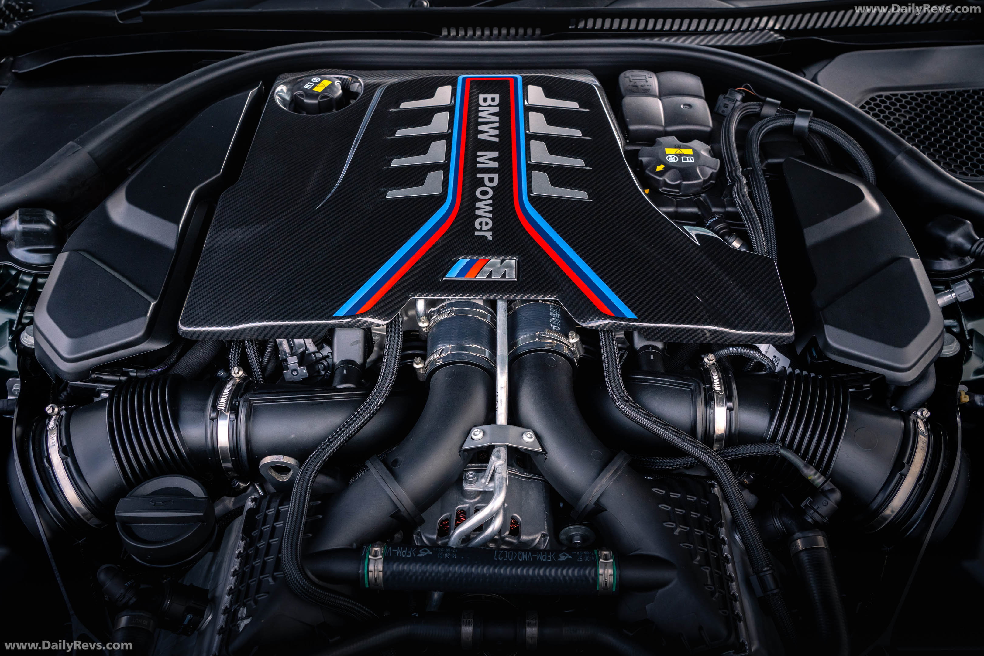 2022 BMW M5 CS F90 UK Version Engine