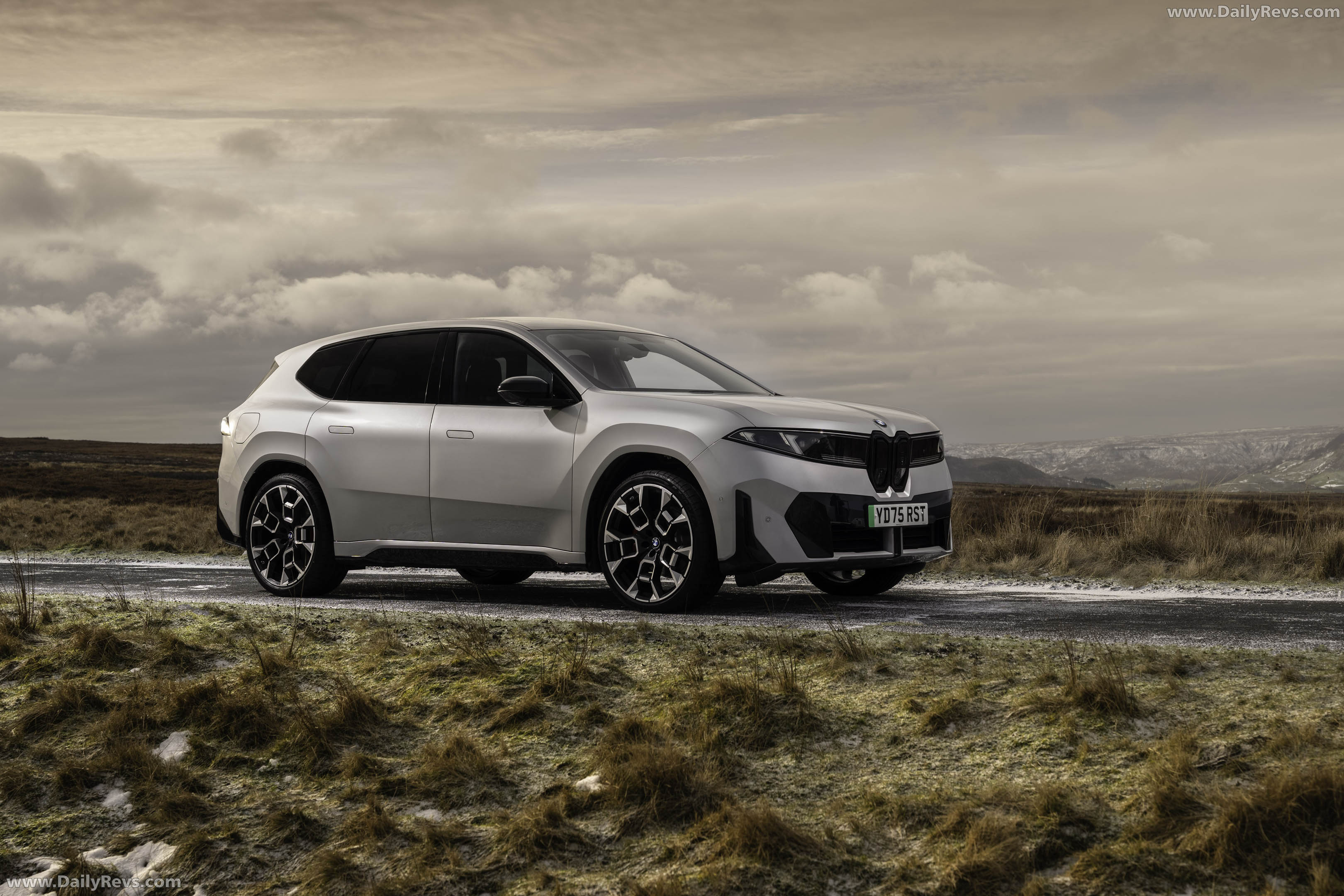 2026 BMW iX3 50 xDrive M Sport Pro NA5 Front View
