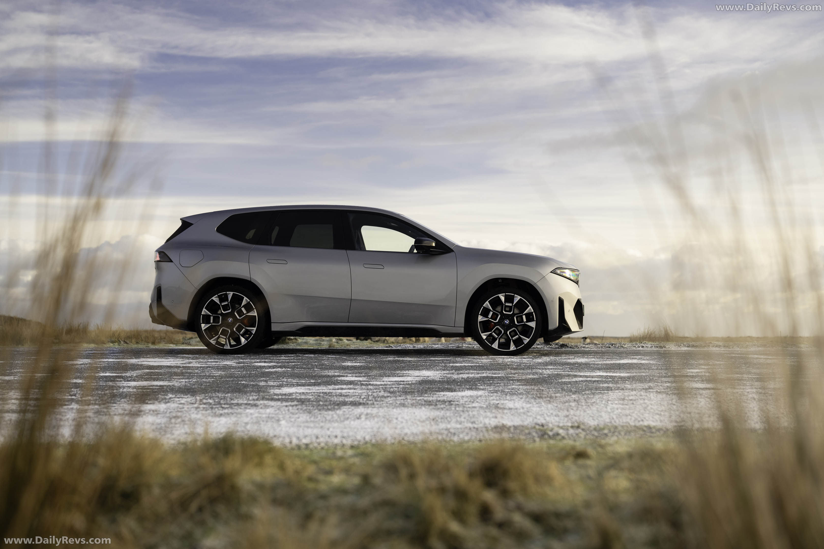 2026 BMW iX3 50 xDrive M Sport Pro NA5 Side View