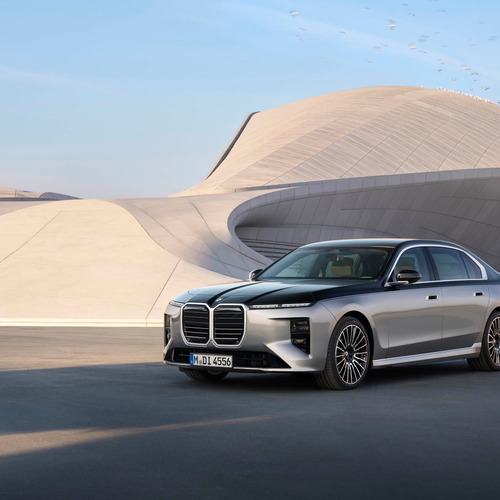 2027 BMW 740 xDrive G70 Front View