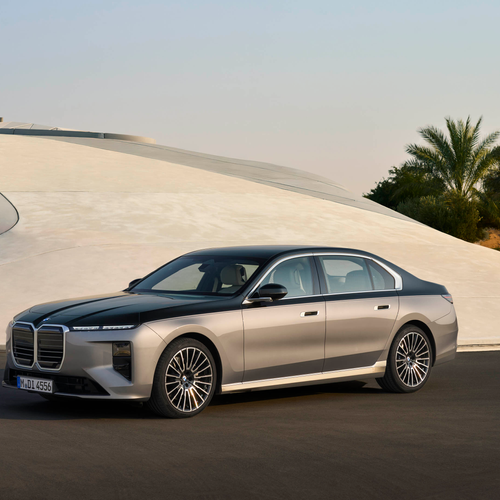 2027 BMW 740 xDrive G70 Front View