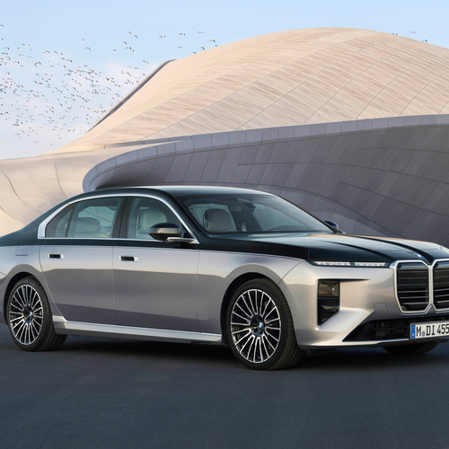 2027 BMW 740 xDrive G70 Front View