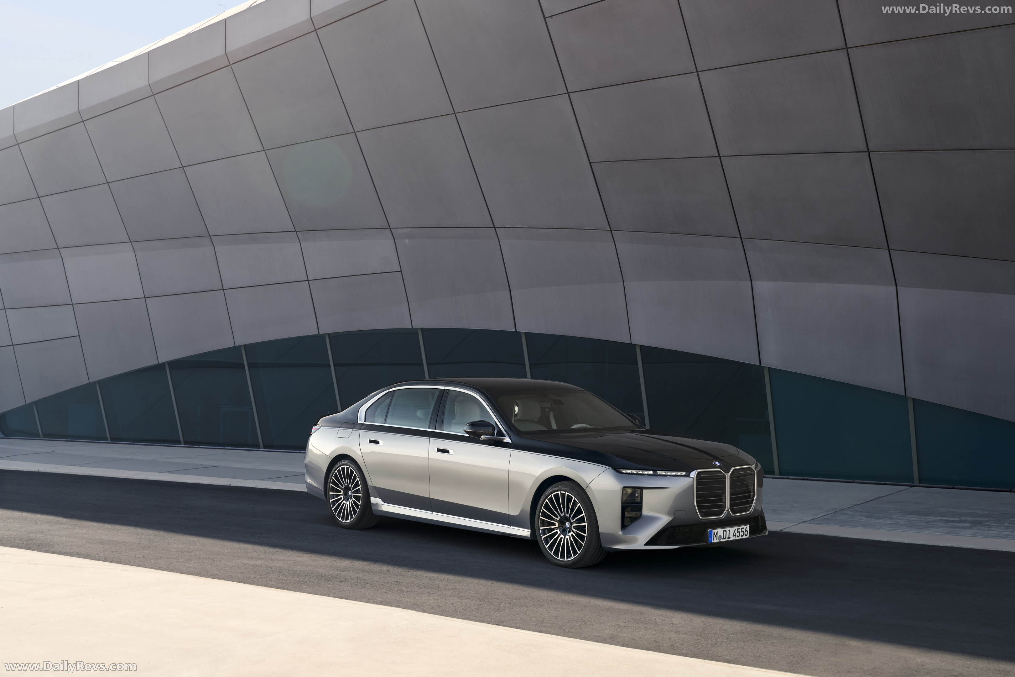 2027 BMW 740 xDrive G70 Front View