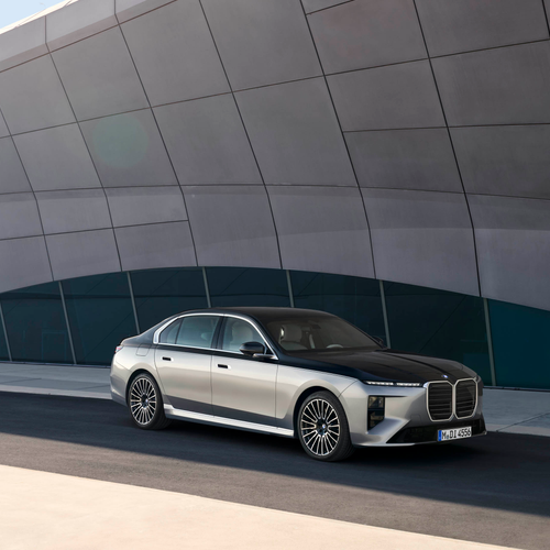 2027 BMW 740 xDrive G70 Front View