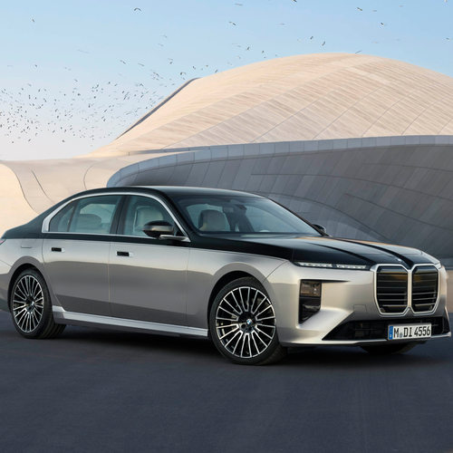 2027 BMW 740 xDrive G70 Front View