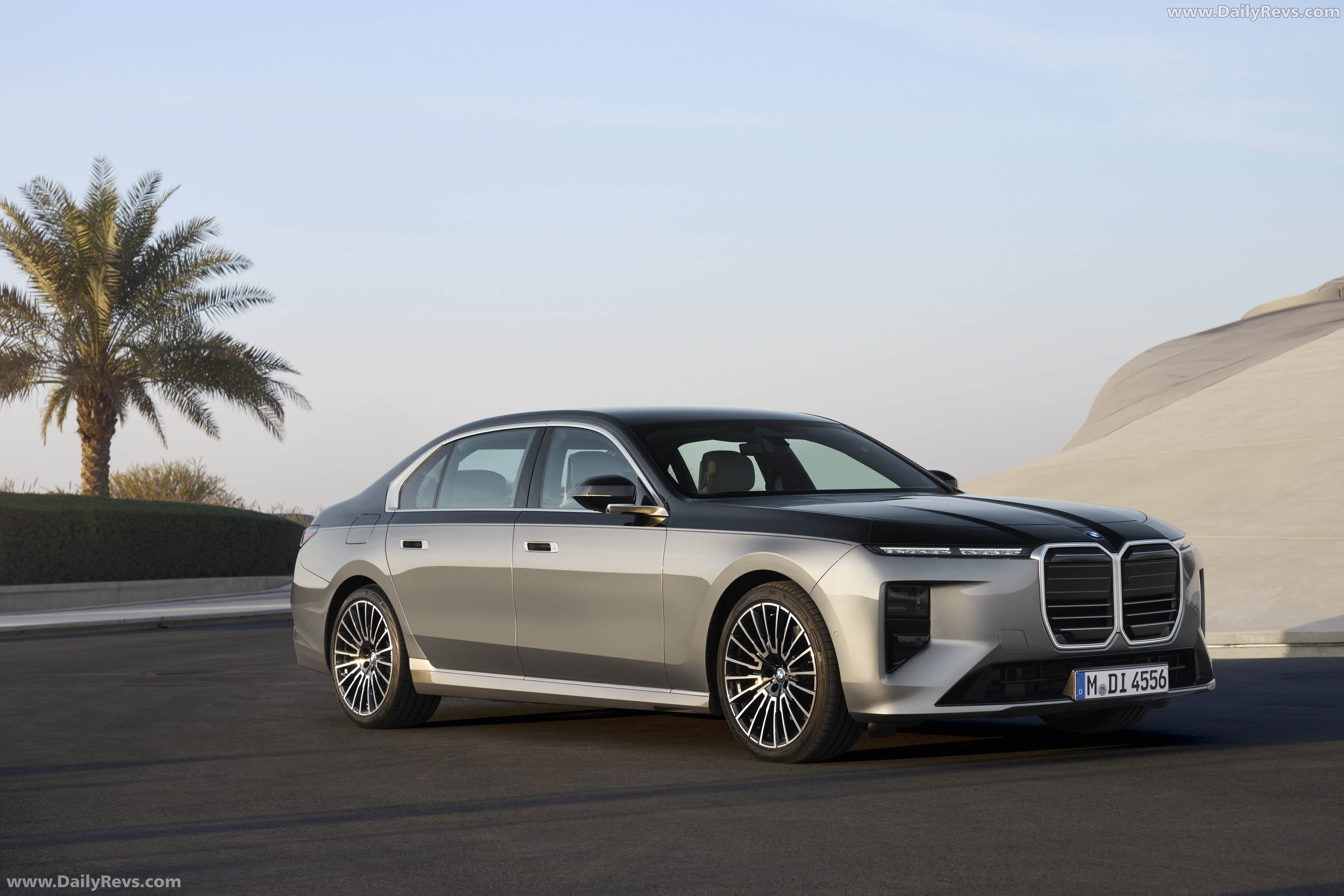 2027 BMW 740 xDrive G70 Front View