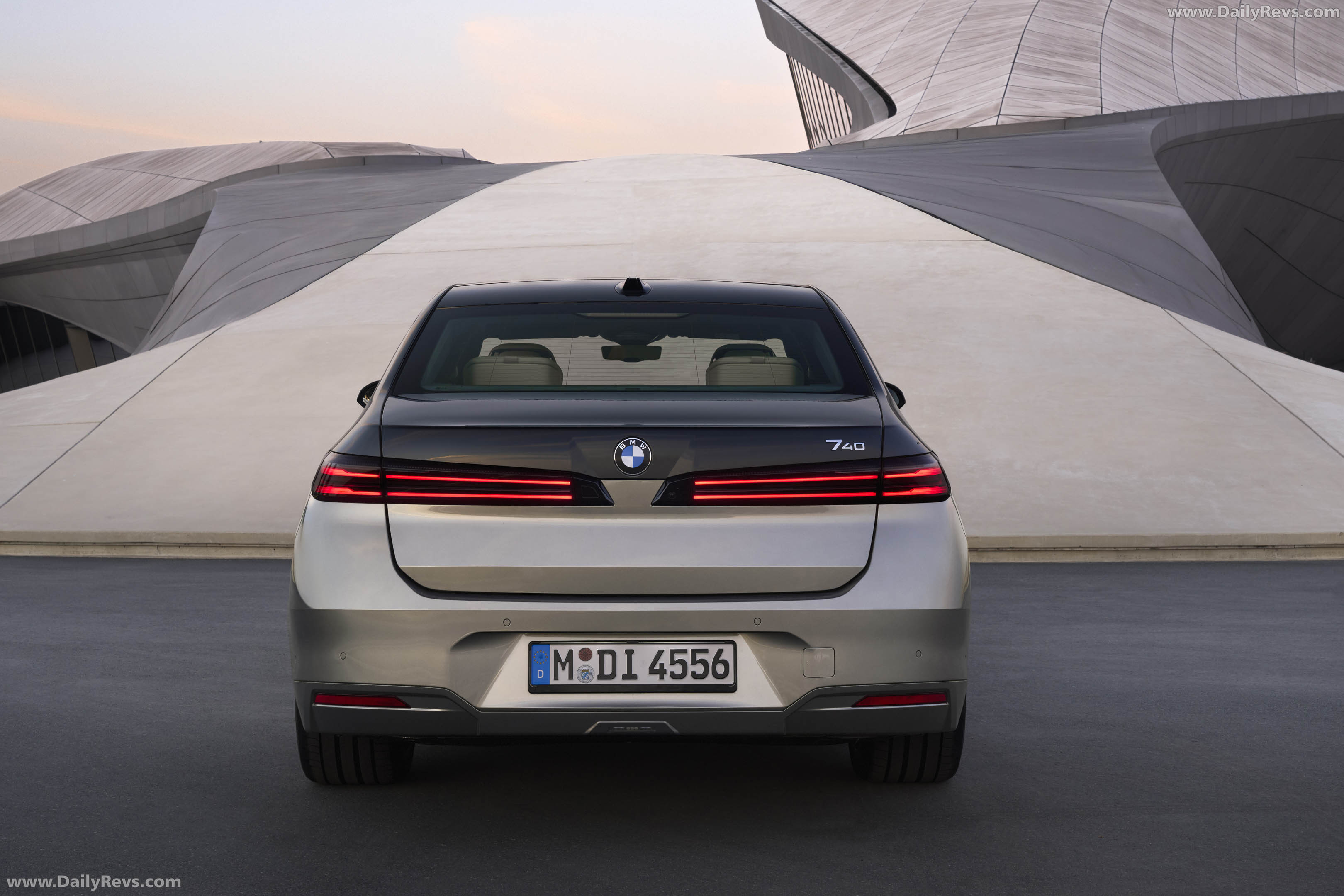 2027 BMW 740 xDrive G70 Rear View